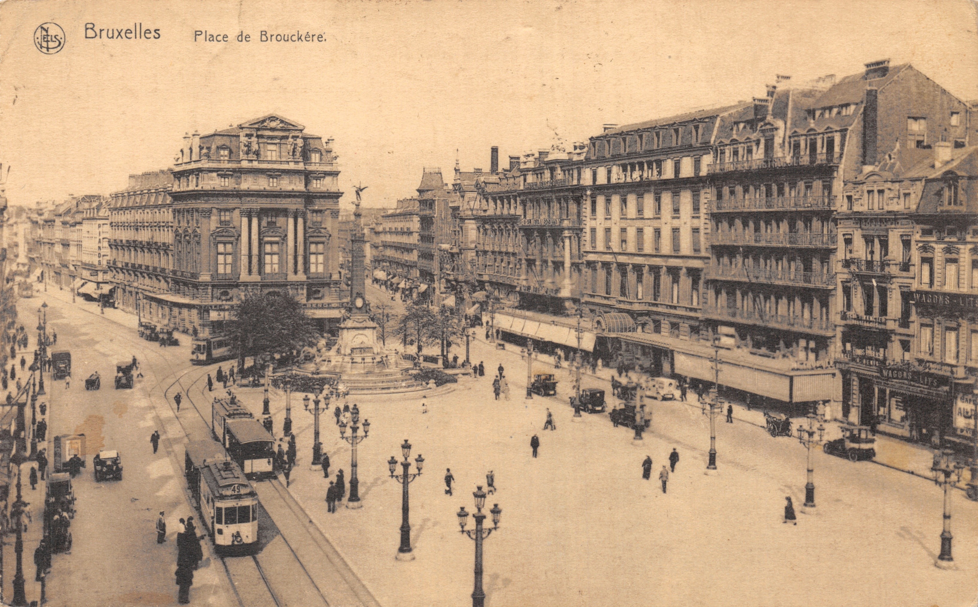 Brussel - Place de Brouckère — uitzicht op de plein met centraal monument en tram 45, uitgever N. L. S. (N. L. S.)