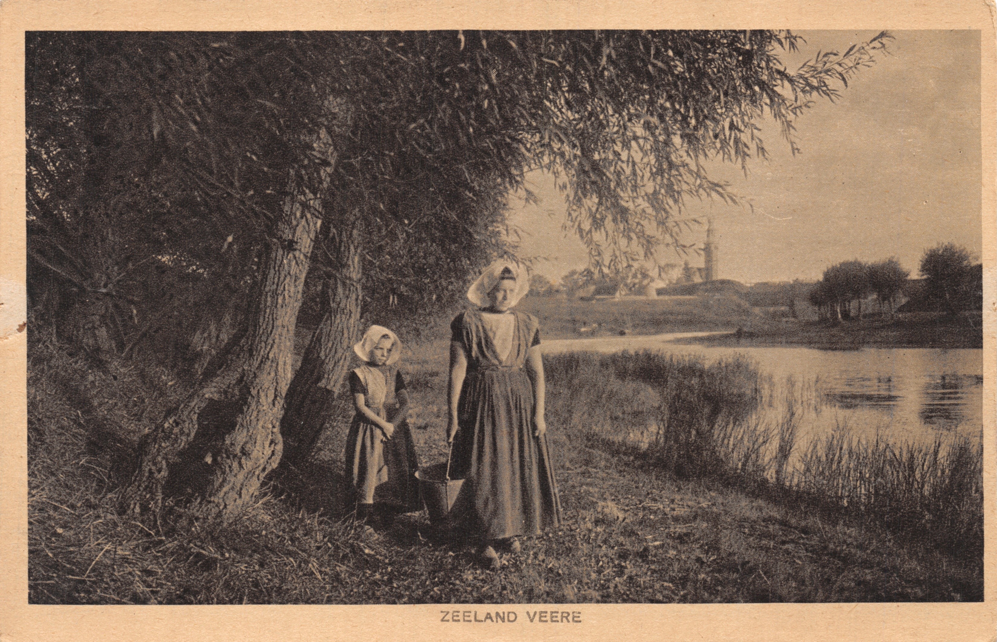 Dos mujeres bajo un árbol — escena rural en Zeeland Veere — editor Firma F. B. den Boer, Middelburg, serie 4