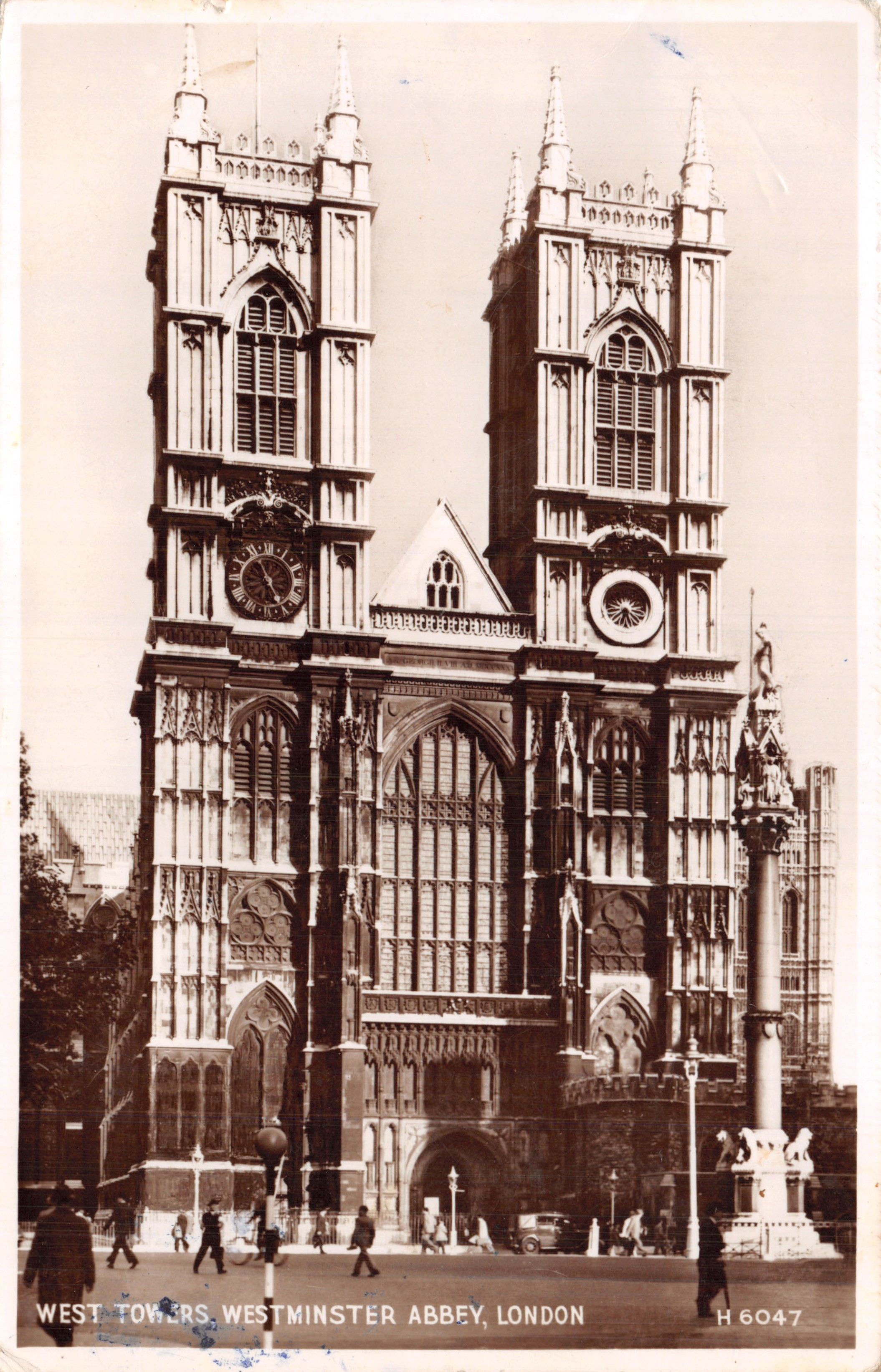 West Towers, Westminster Abbey, London — vue des tours ouest, éditeur Valentine's, n° H 6047