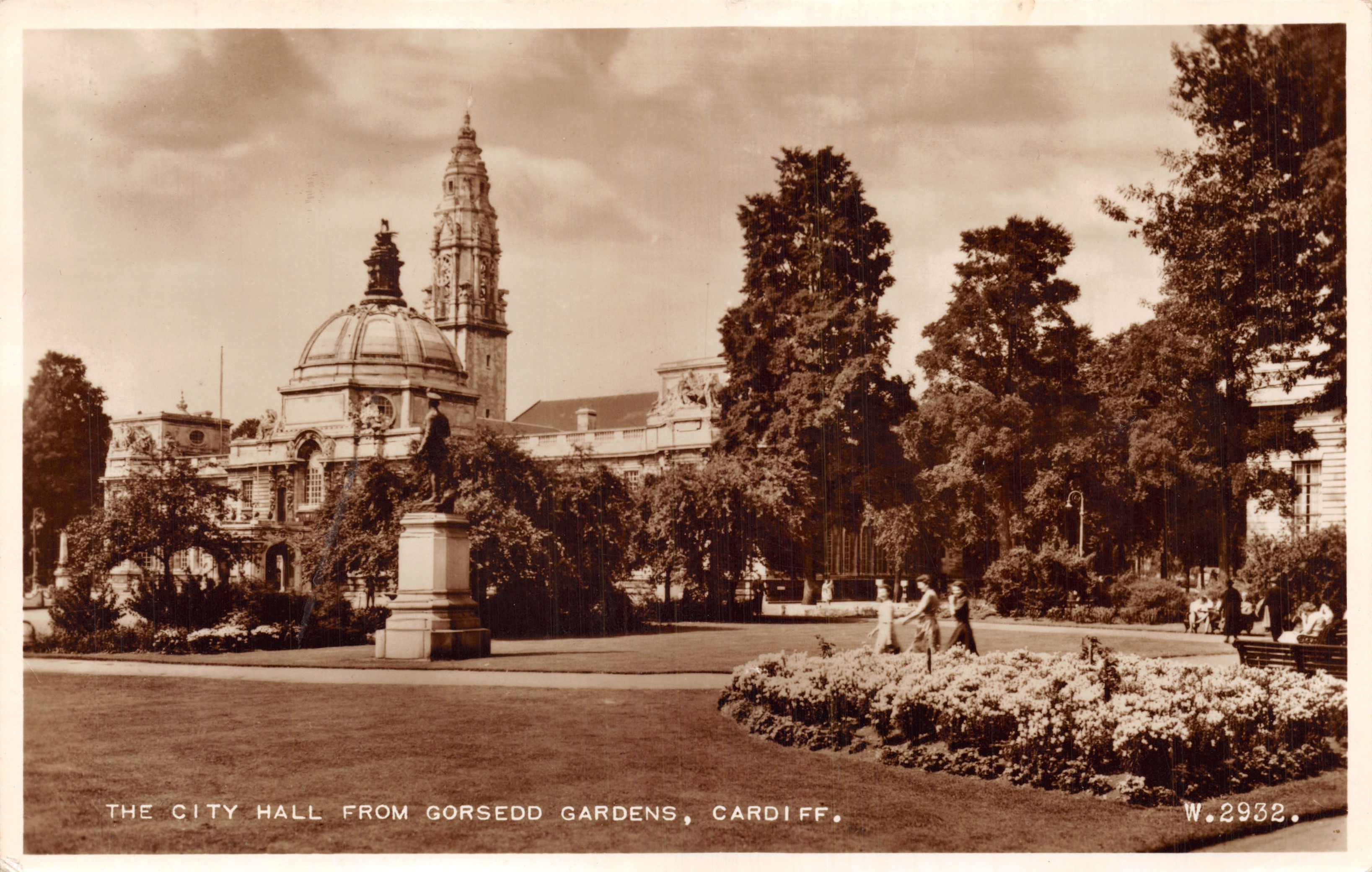 Il municipio di Cardiff visto dai giardini di Gorsedd — editore Valentine's Card, n. W.2932