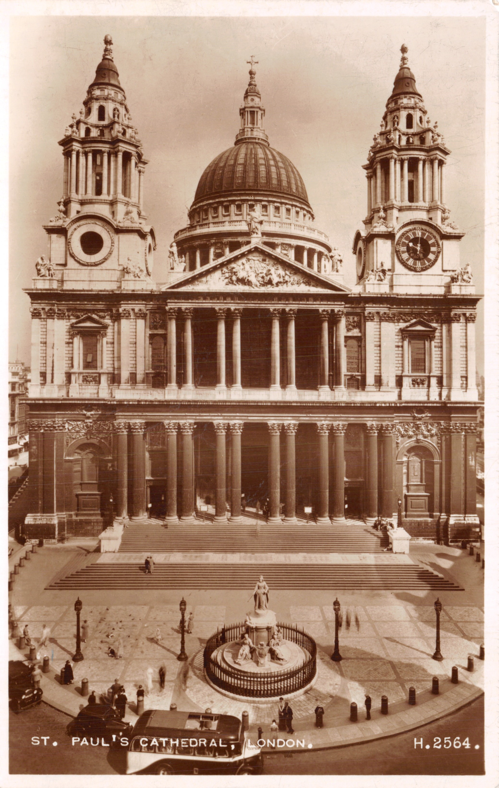 St. Paul's Cathedral, London — vue frontale avec fontaine et escaliers — éditeur Valentine's, n° H.2564