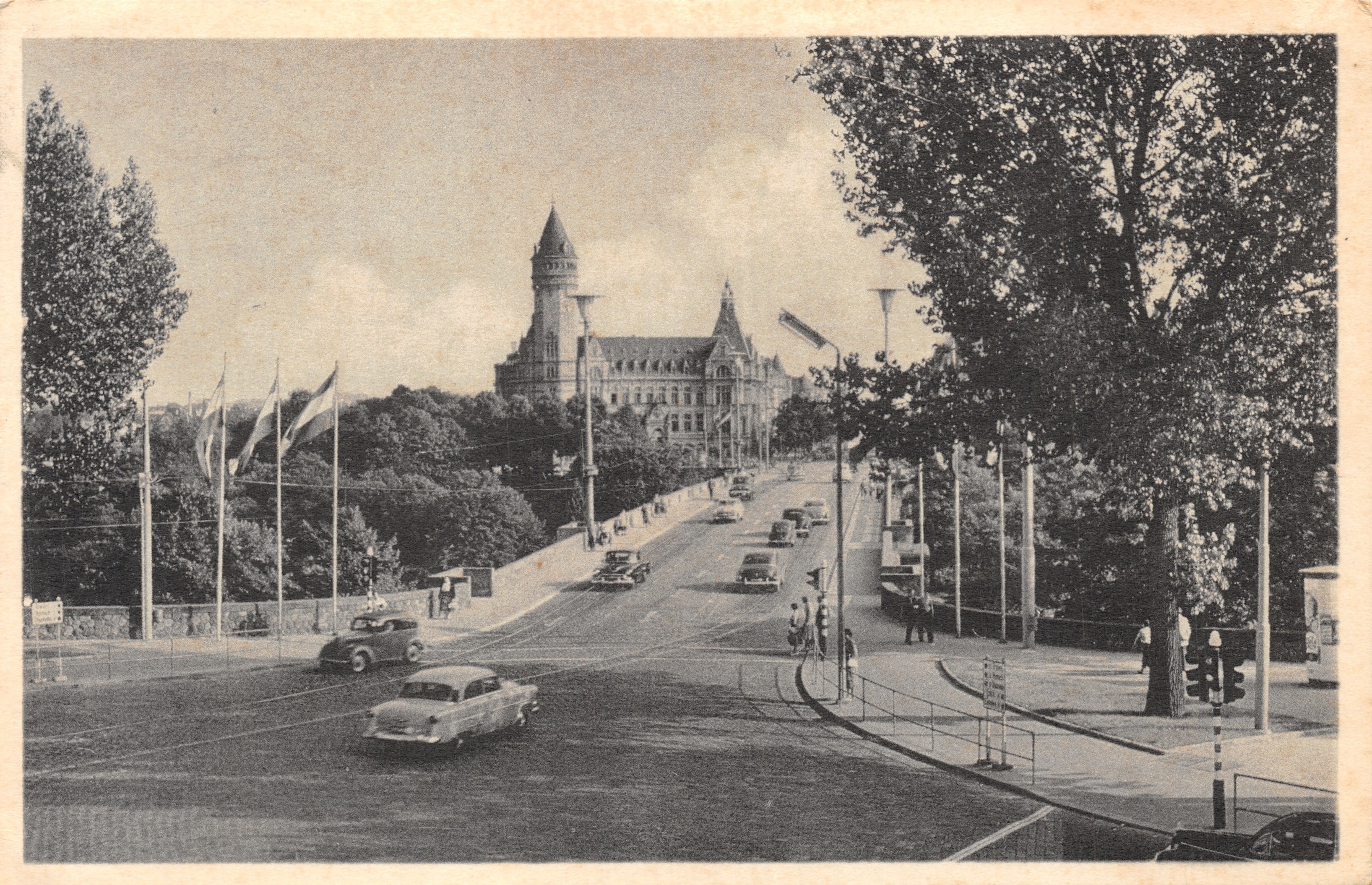 Vue de la ville de Luxembourg — Château et avenue — éditeur THILL Vacances au Luxembourg