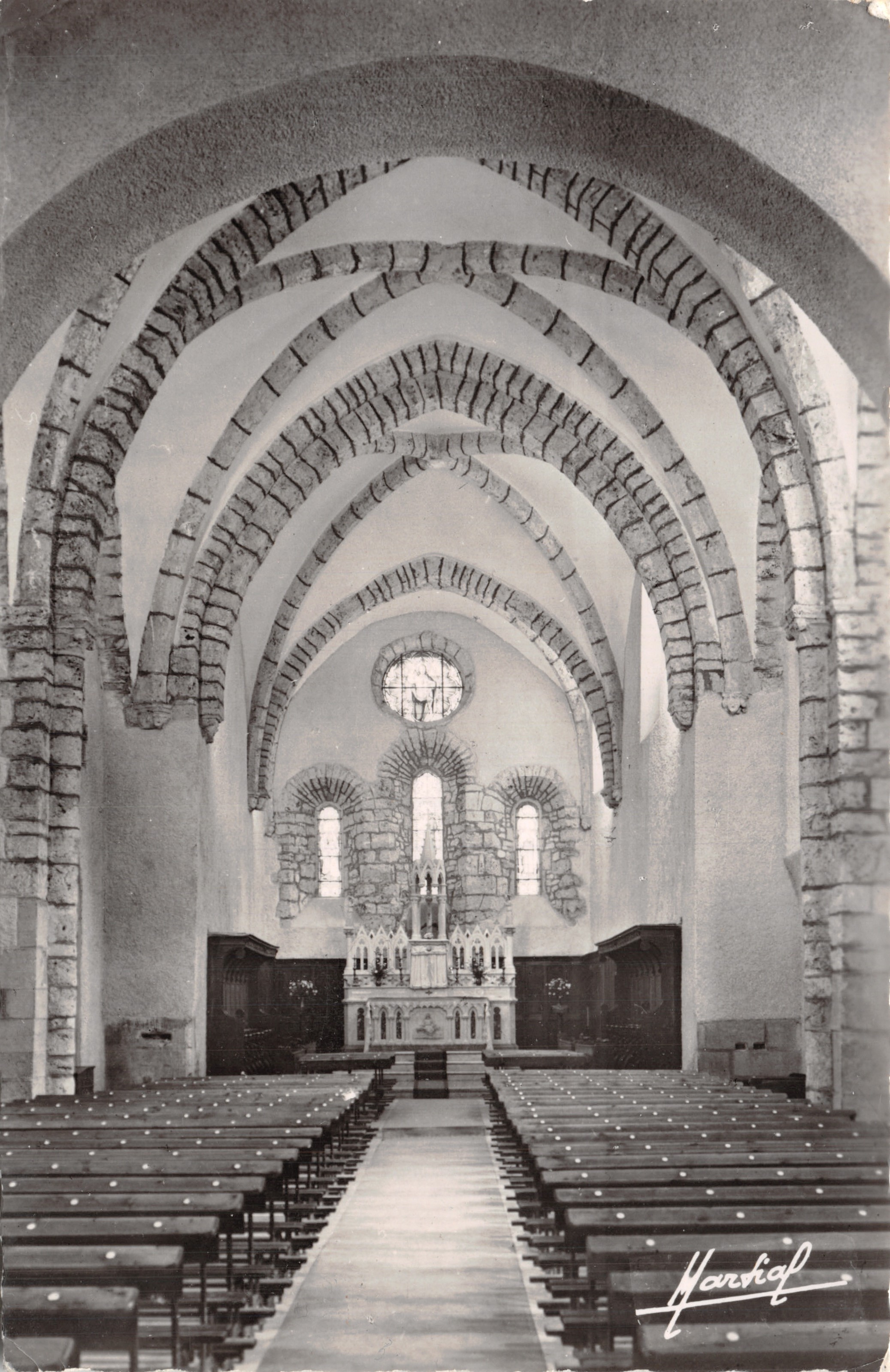 Intérieur de l'église de Sixt (Haute-Savoie) — XIIe siècle — éditeur Martial Girard, S.P.A.D.E.M