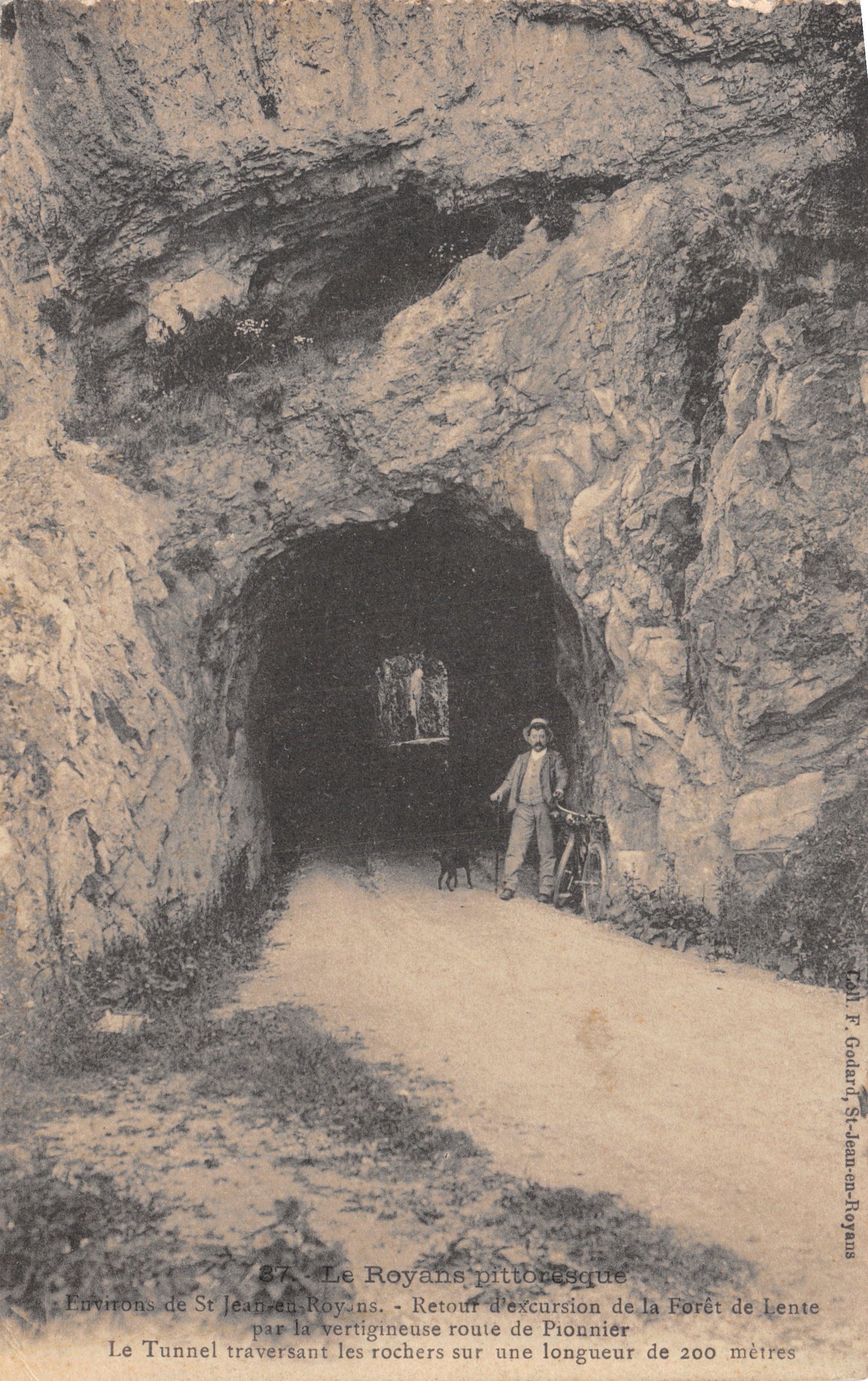 El túnel pintoresco en St-Jean-en-Royans — atravesando las rocas durante 200 metros — editor F. Godard, St-Jean-en-Royans