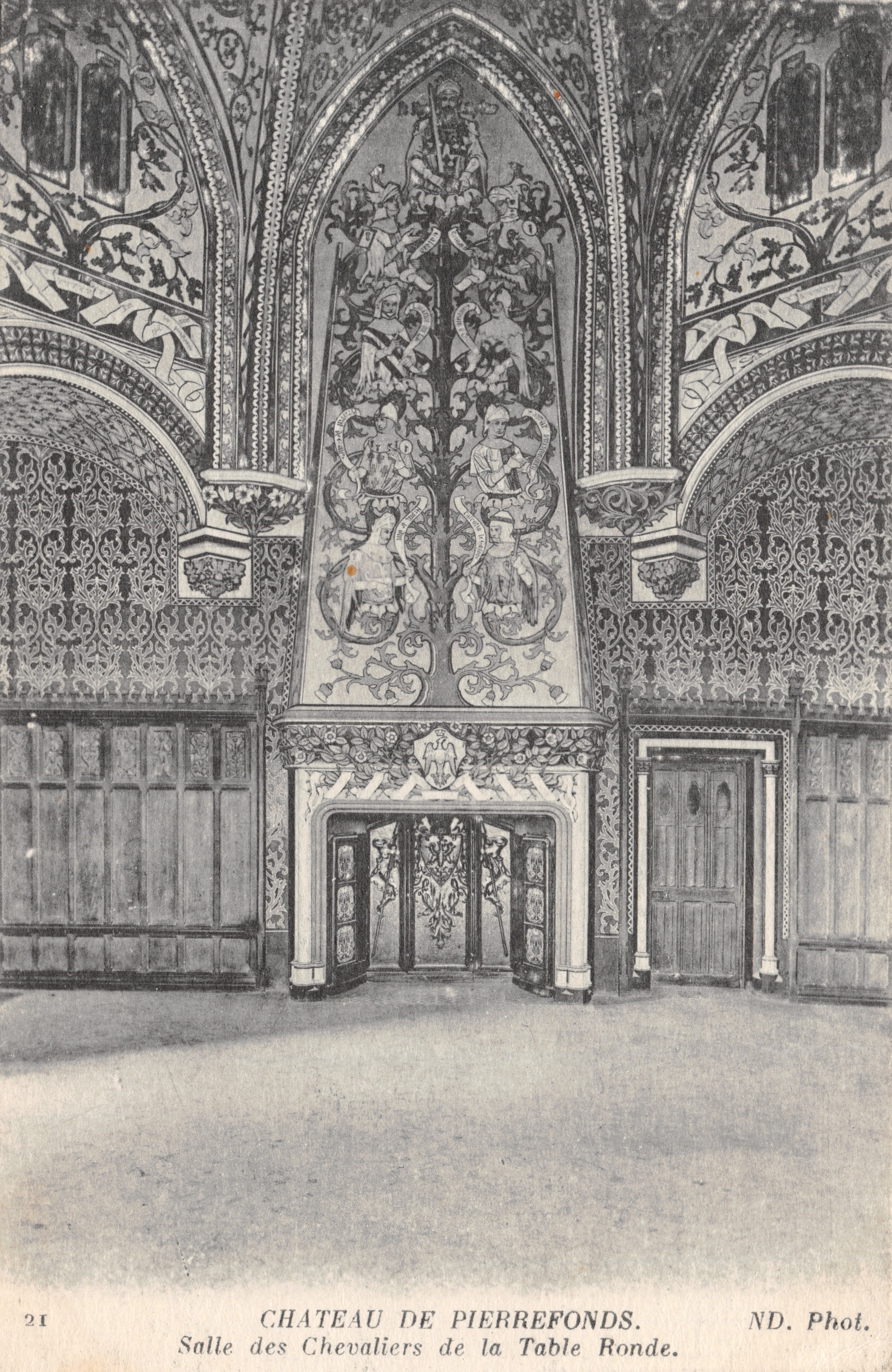 Château de Pierrefonds — Salle des Chevaliers de la Table Ronde — ND. Phot