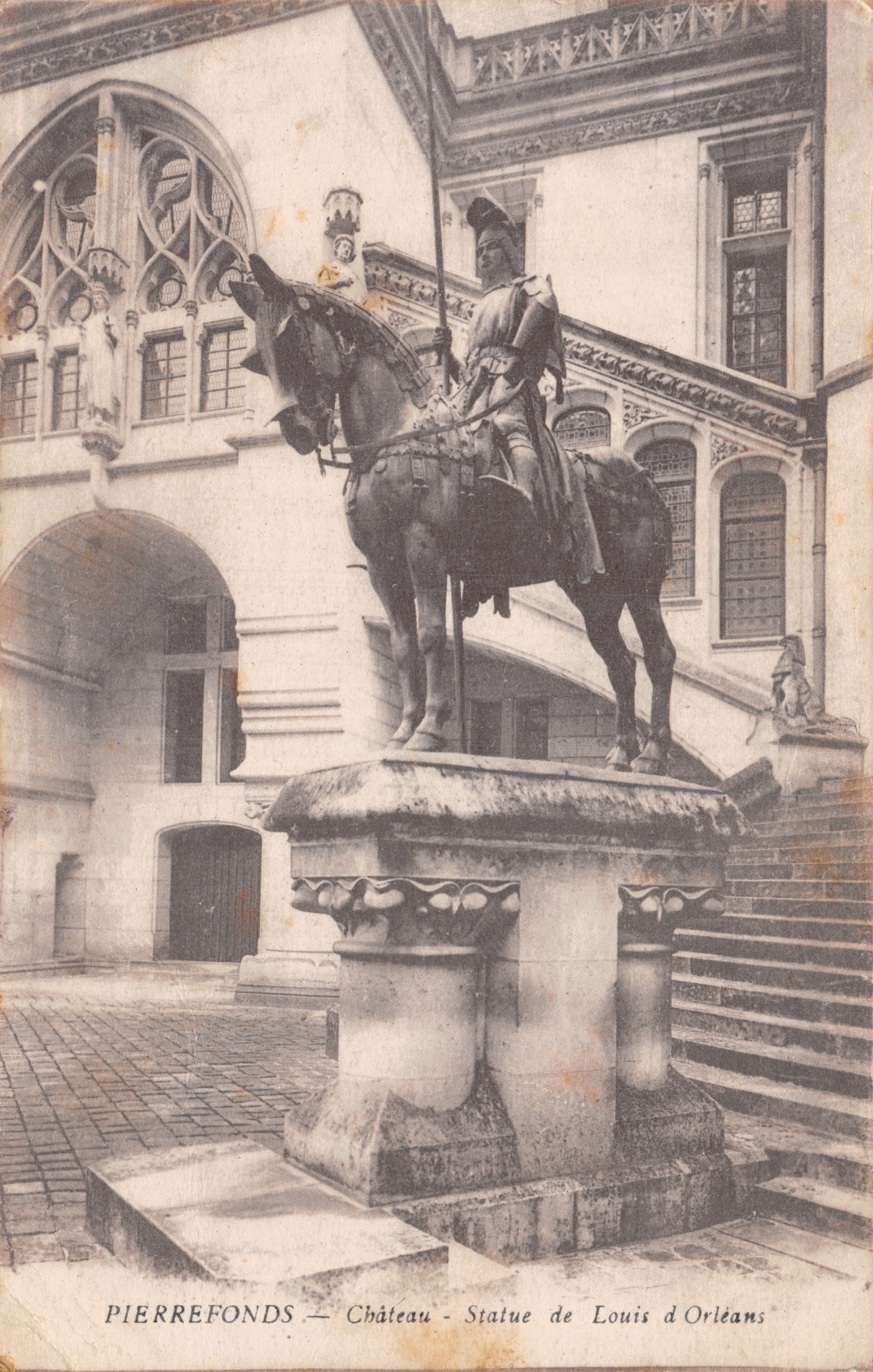 PierreFonds — Castle — Statue of Louis d'Orléans