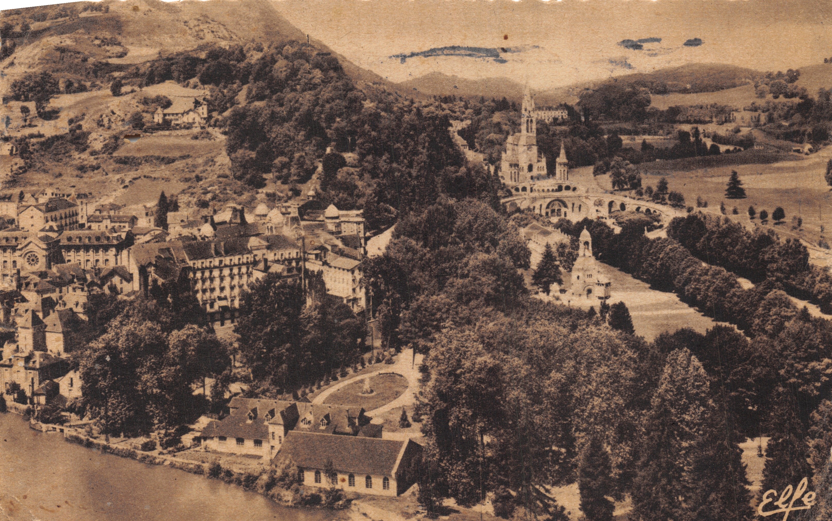 Lourdes — Vista panorámica del Calvario y la Basílica — Éditions « Pyrénées-Océan »