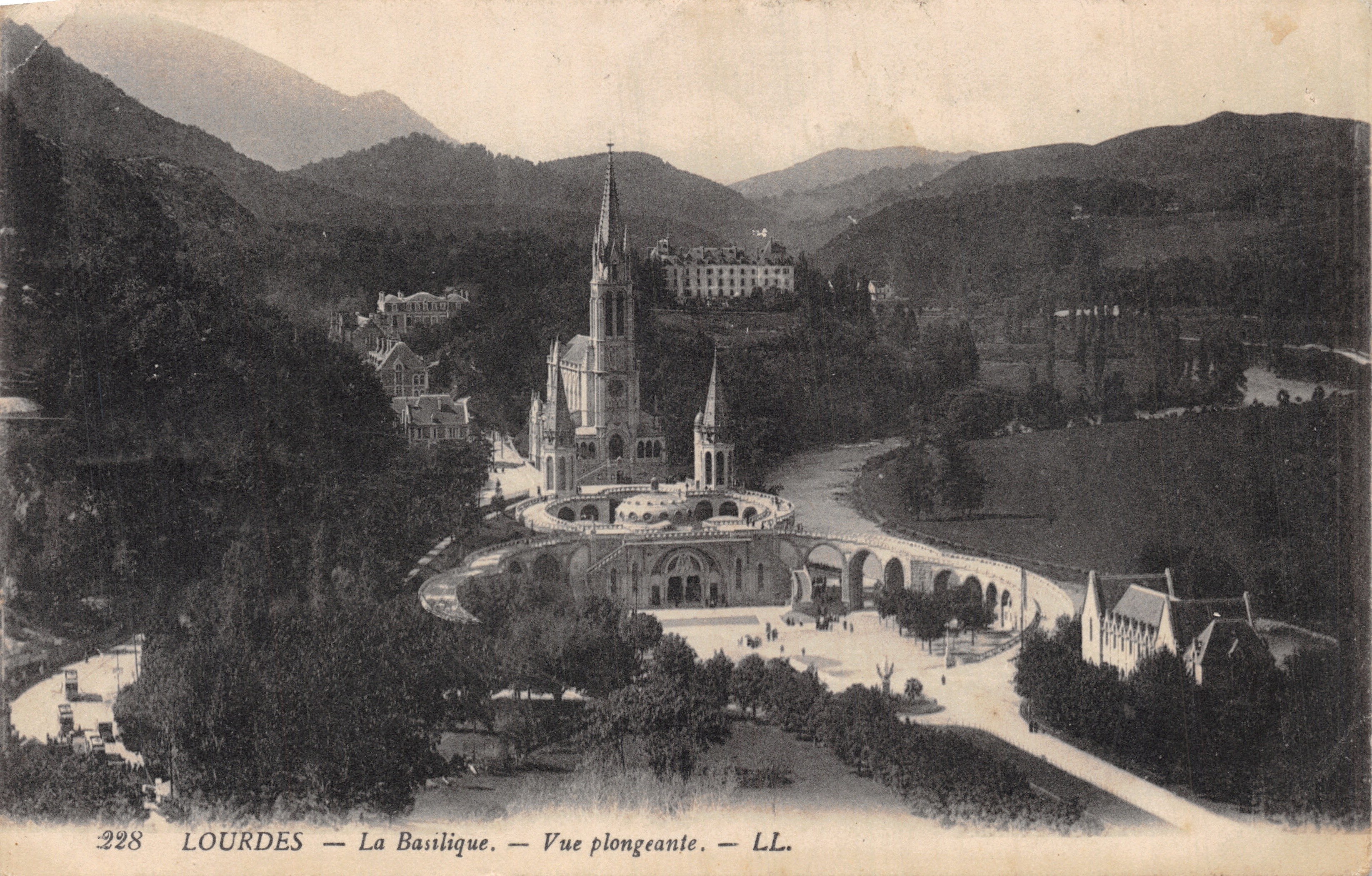 Lourdes — De Basiliek — Dronkenschap — LL. — n° 228