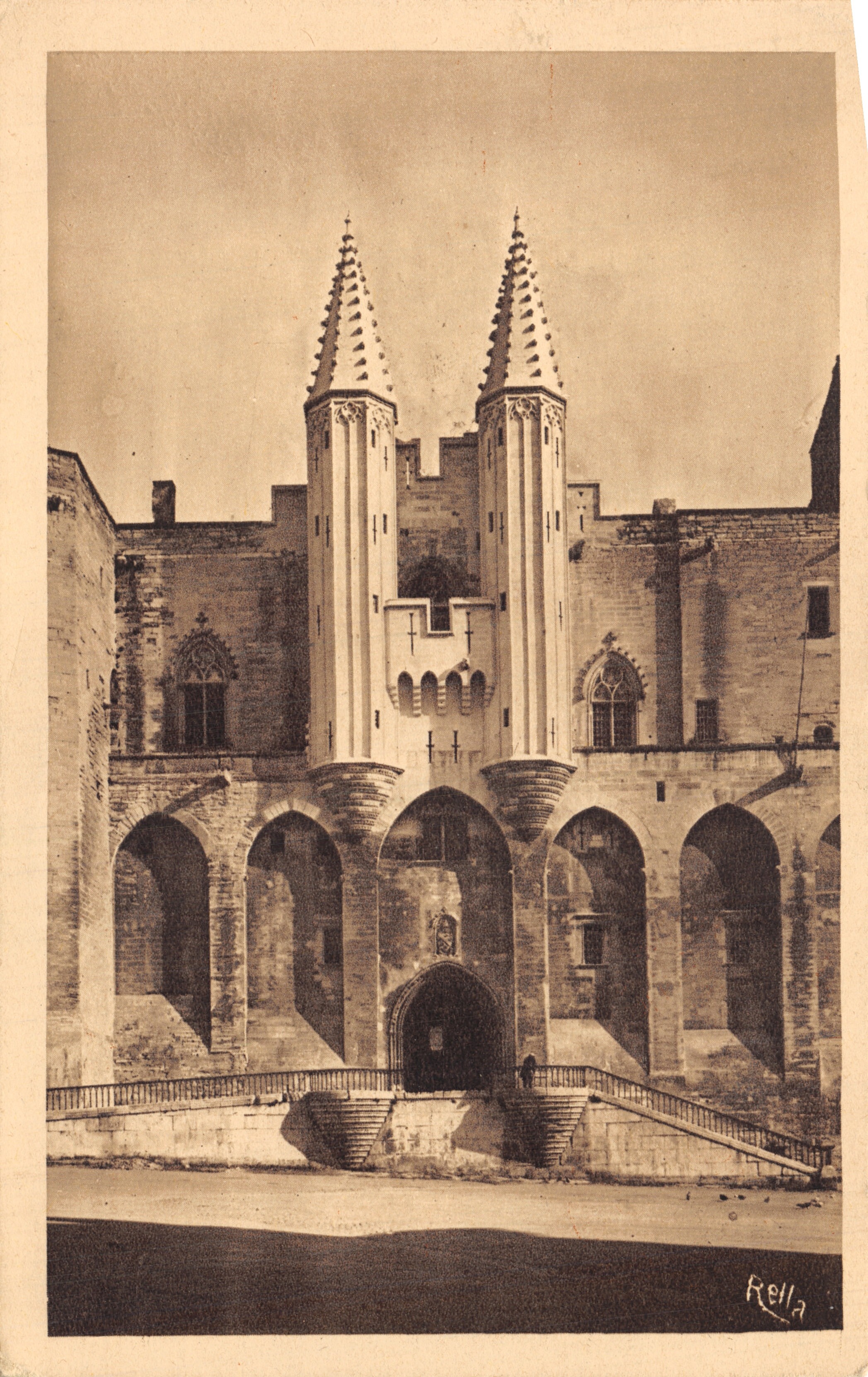 Avignon — Palais des Papes — Entrée principale avec les échauguettes — Édition spéciale du Palais des Papes, Vaucluse