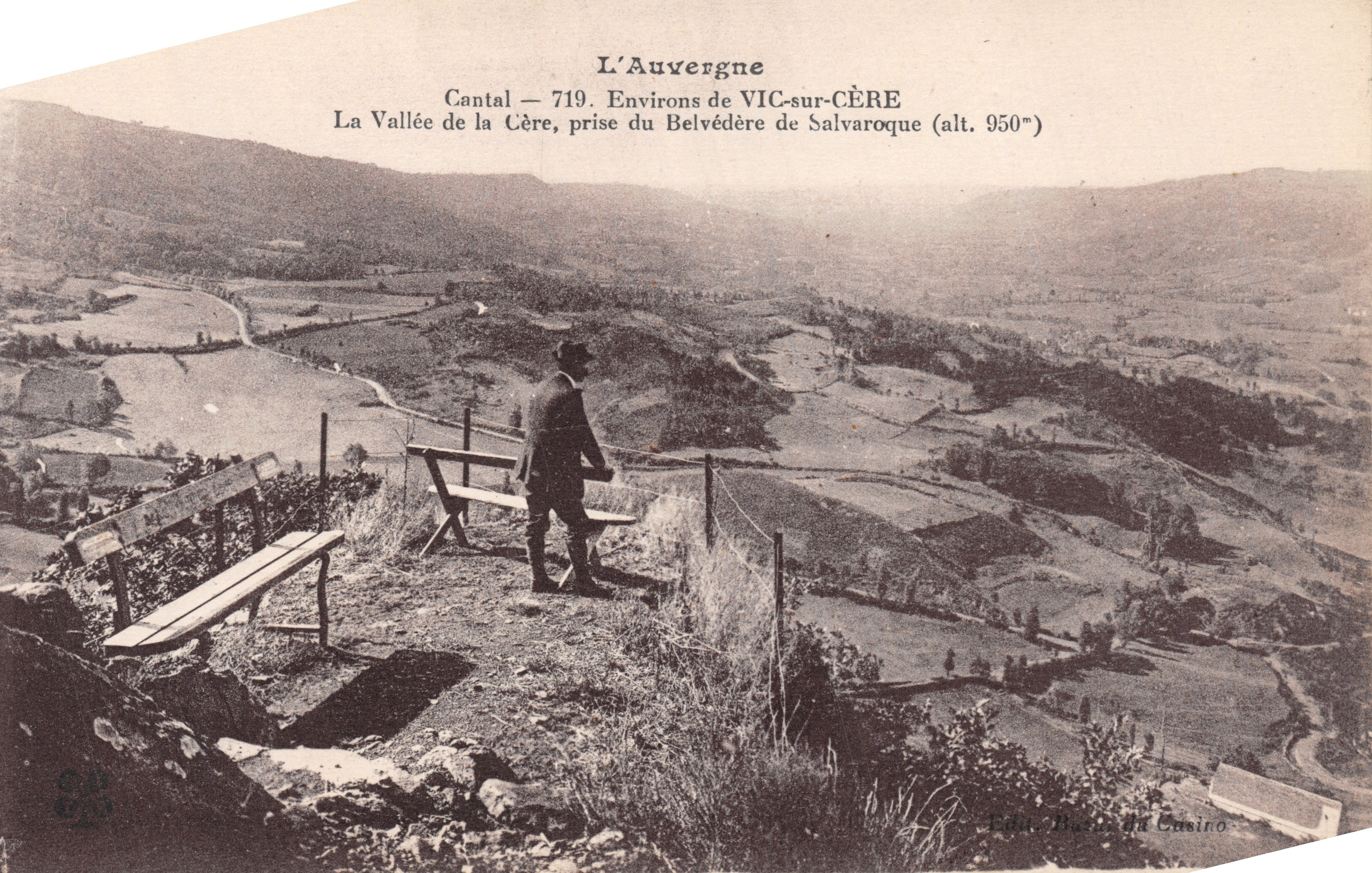 L'Auvergne — La Vallée de la Cère, prise du Belvédère de Salvaroque (alt. 950m) — Édito. Mazin du Casino