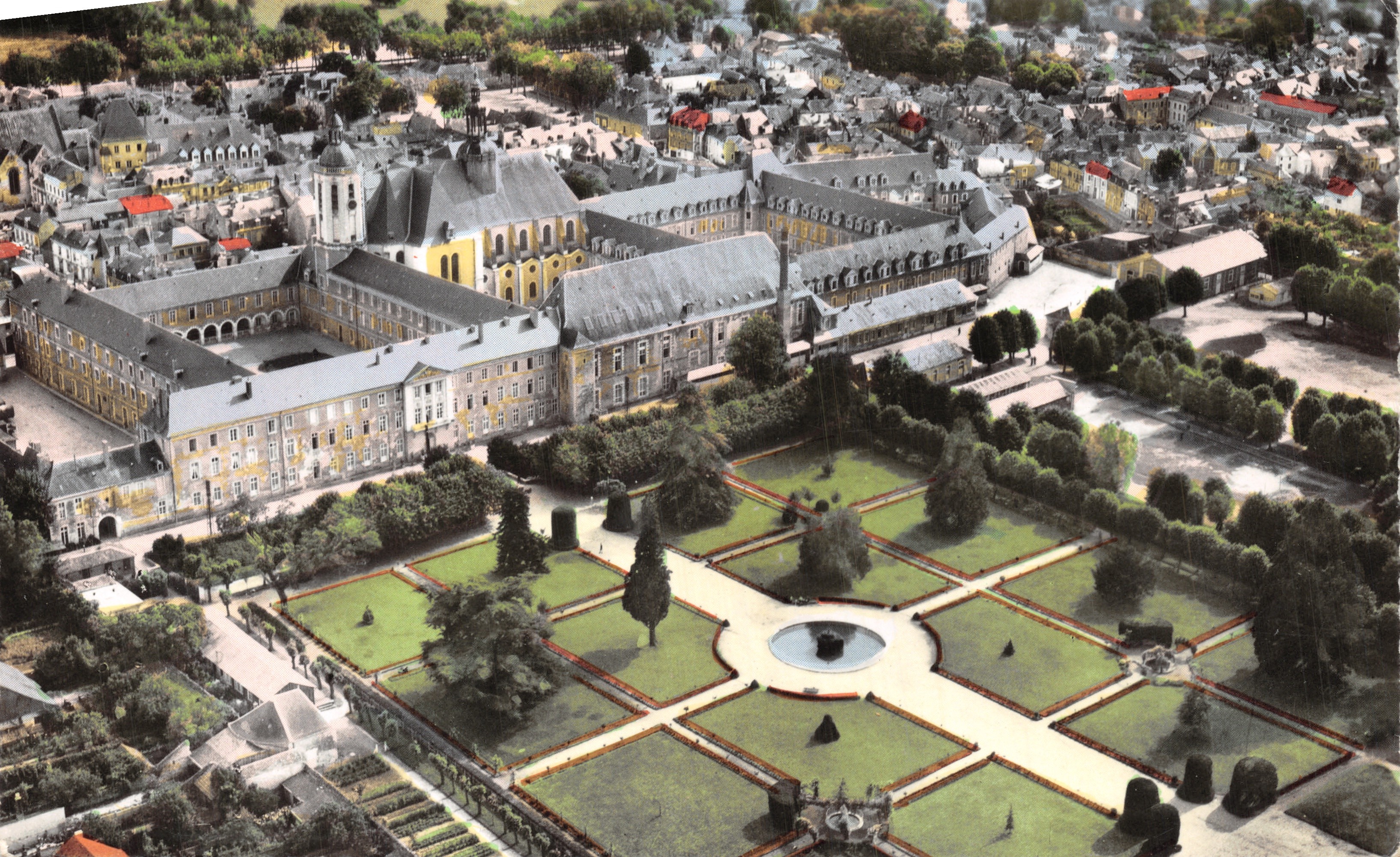 La Flèche (Sarthe) — Jardines del Liceo Militar — COMBIER IMP. MACON