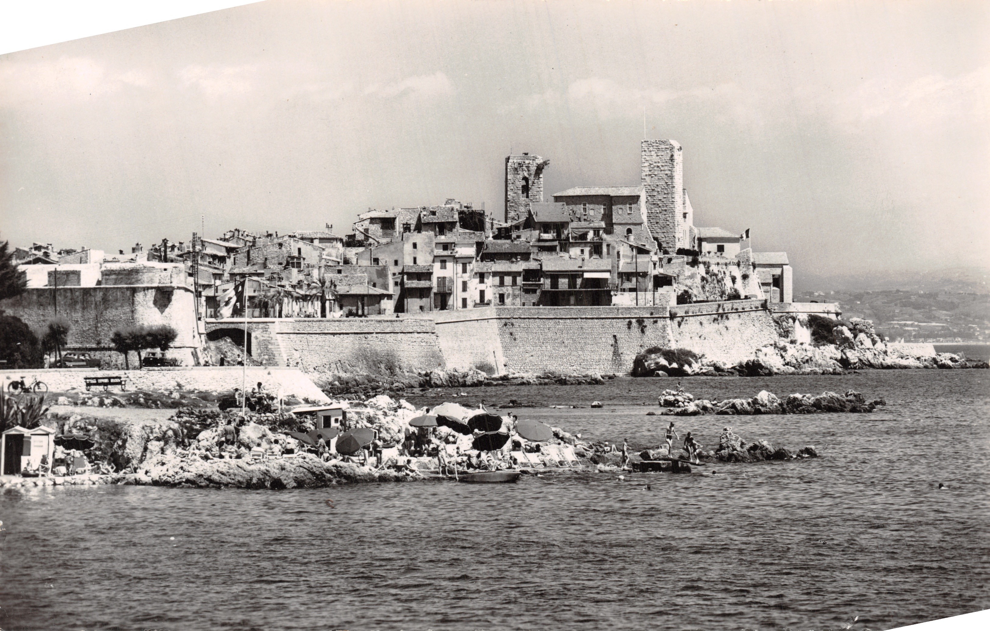 Antibes — La plage de l'ilette et la vieille ville — Éditions S.E.P.T. - 2, rue Alexis-Mossa - NICE