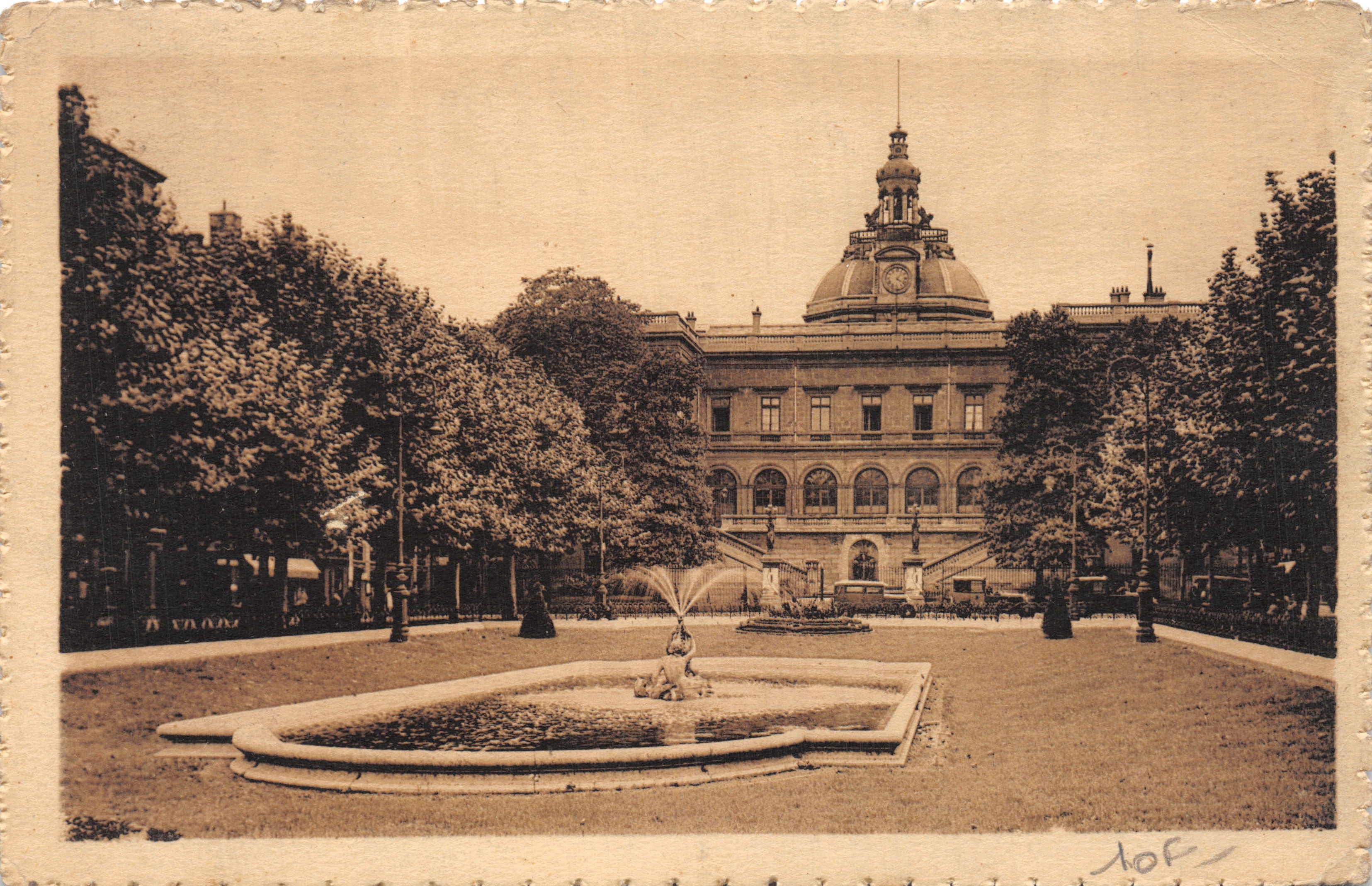 Place Jean-Jaurès — uitzicht op het stadhuis met fontein — Édition Ch. Hoop, St-Etienne