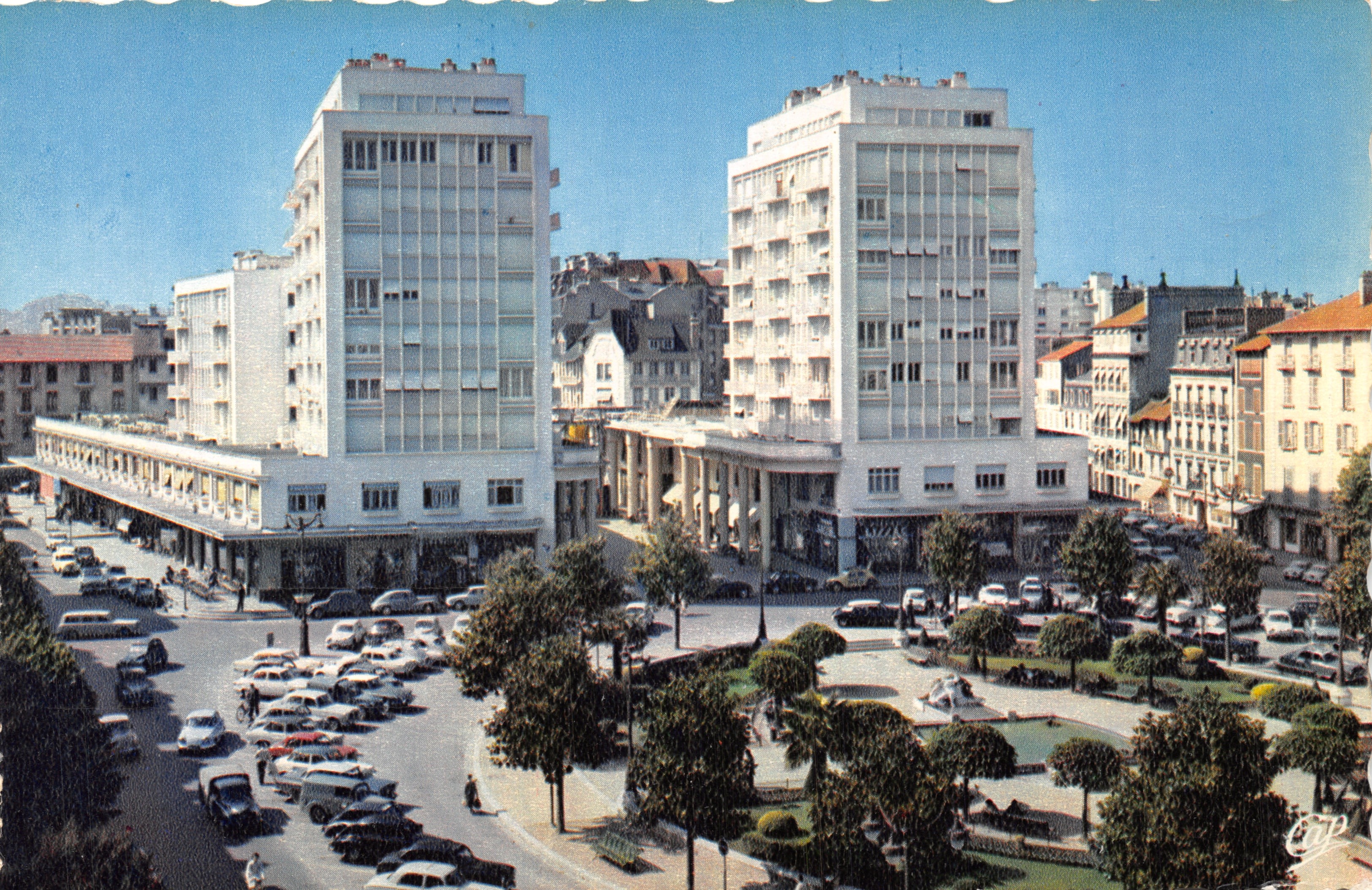 Pau — Piazza Clemenceau — Lumicap