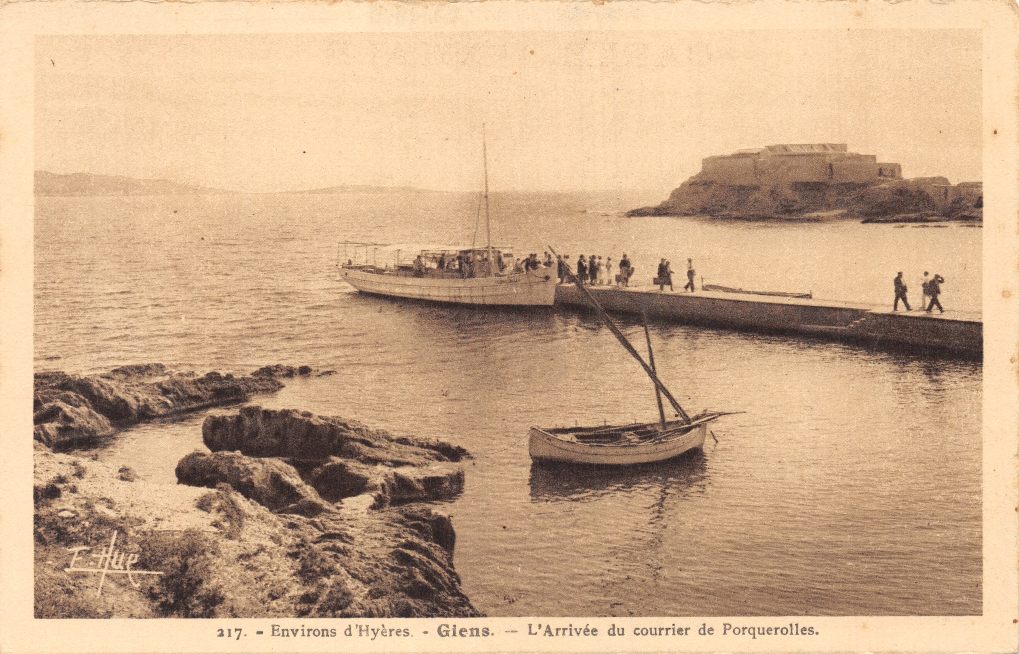 Llegada del correo de Porquerolles — Entorno de Hyères - Giens — Editor Hue, Hyères, n.º 217