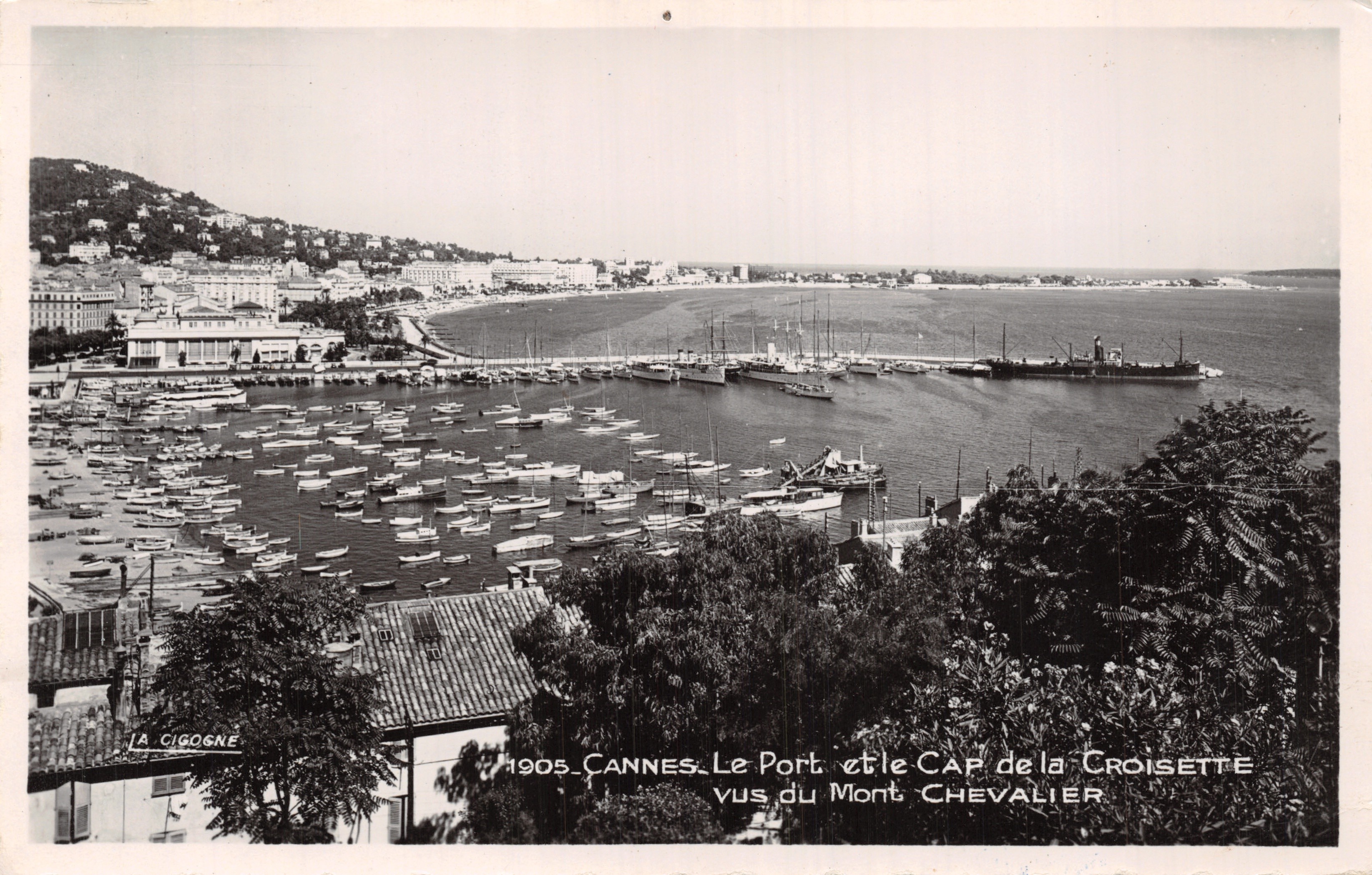 Cannes — Il Porto e il Cap de la Croisette visti dal Mont Chevalier — LA CIGOGNE