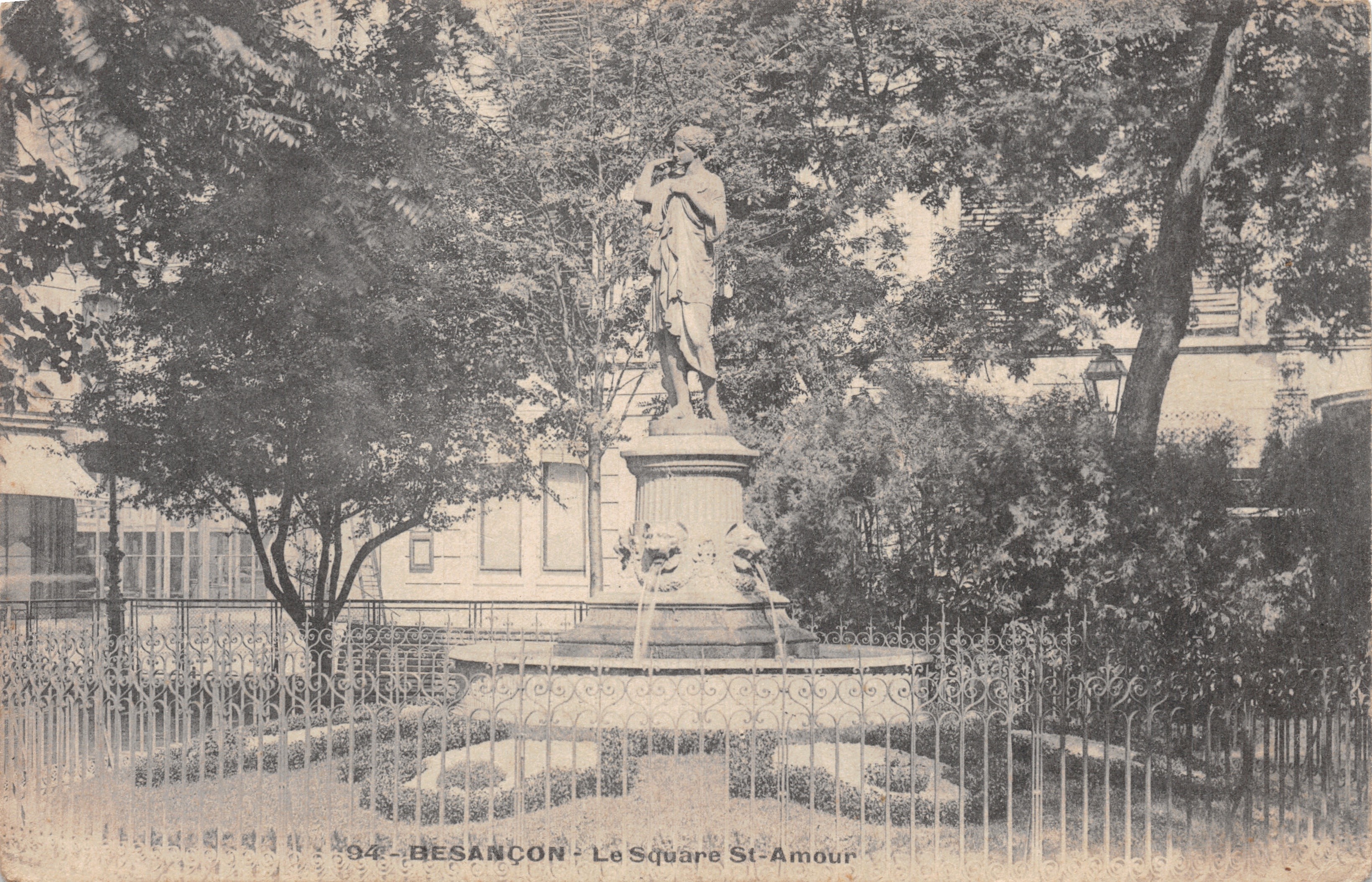 Besançon — Piazza Saint-Amour — statua dell'Amore con fontana, editore '94-BESANCON'