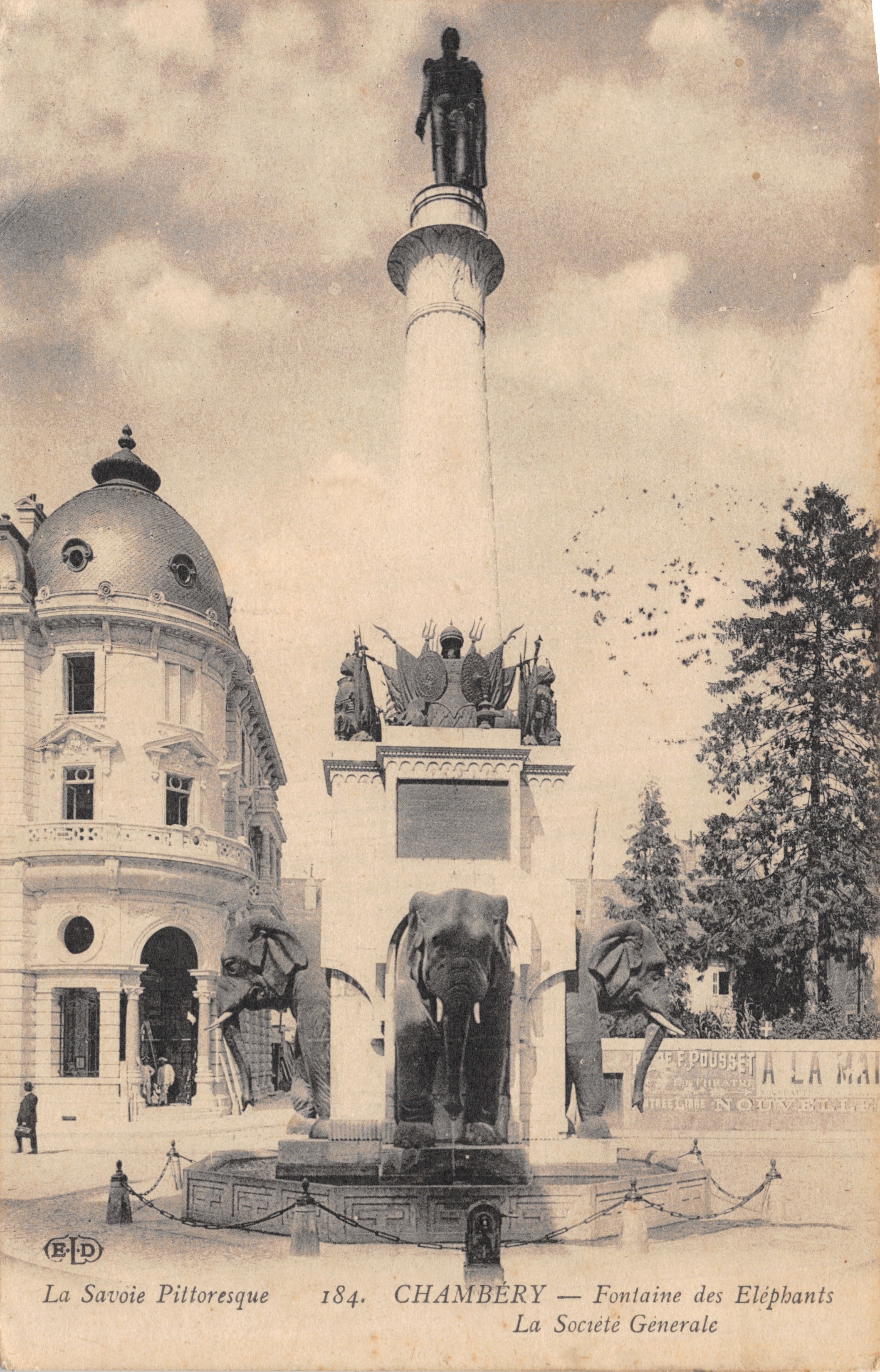 Chambéry — Fontaine des Éléphants — La Société Générale