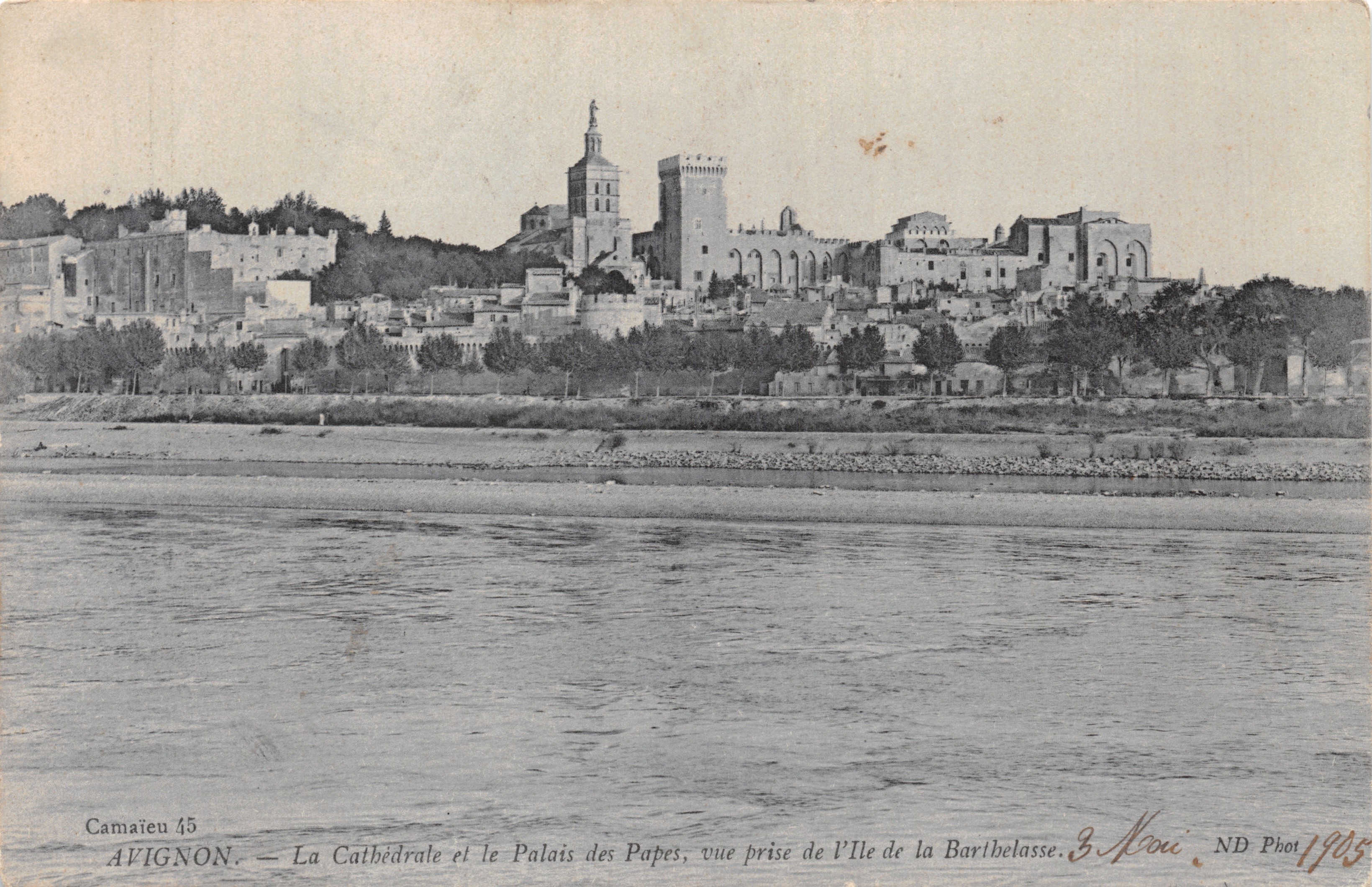 Avignon — La Cathédrale et le Palais des Papes, vue prise de l'Île de la Barthelasse — J. Nou, ND Phot, 1905