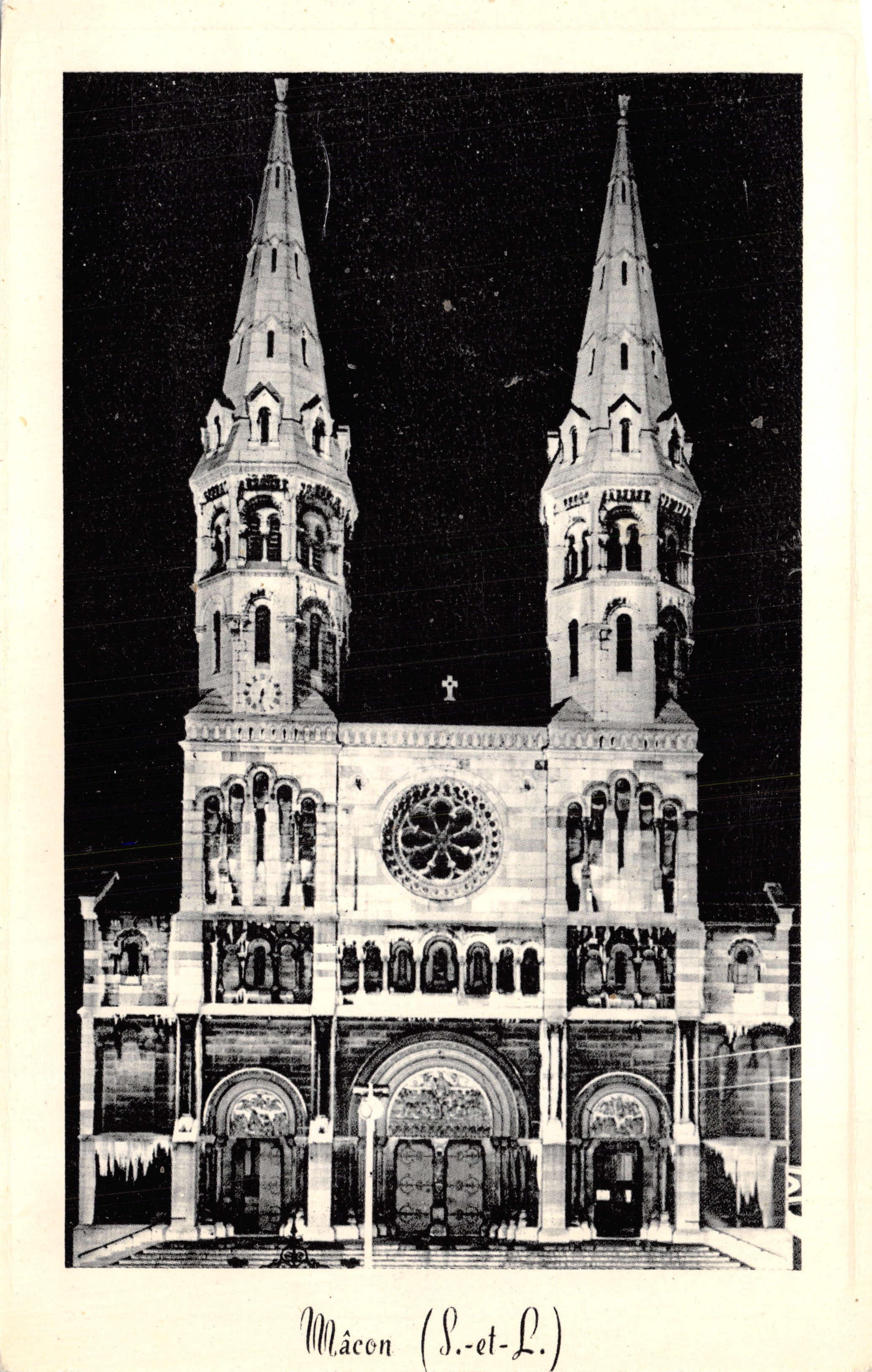 Mâcon (S.-et-L.) — Cathédrale Saint-Pierre illuminée — IMP. COMBIBIER