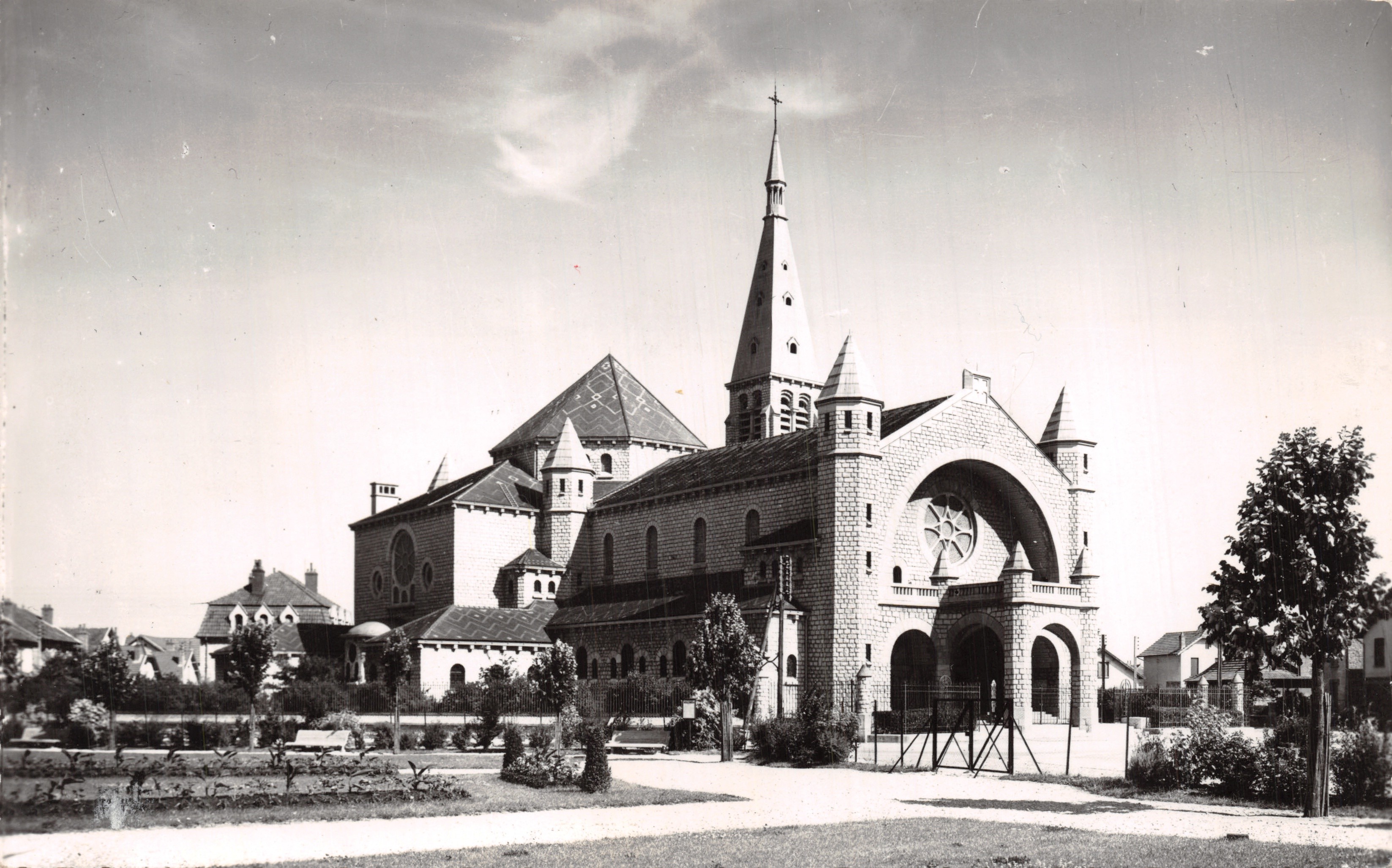 Dijon (Côte-d'Or) — Vista della Chiesa del Sacro Cuore — Edizione e Foto E. PROJET (Dole - Jura)