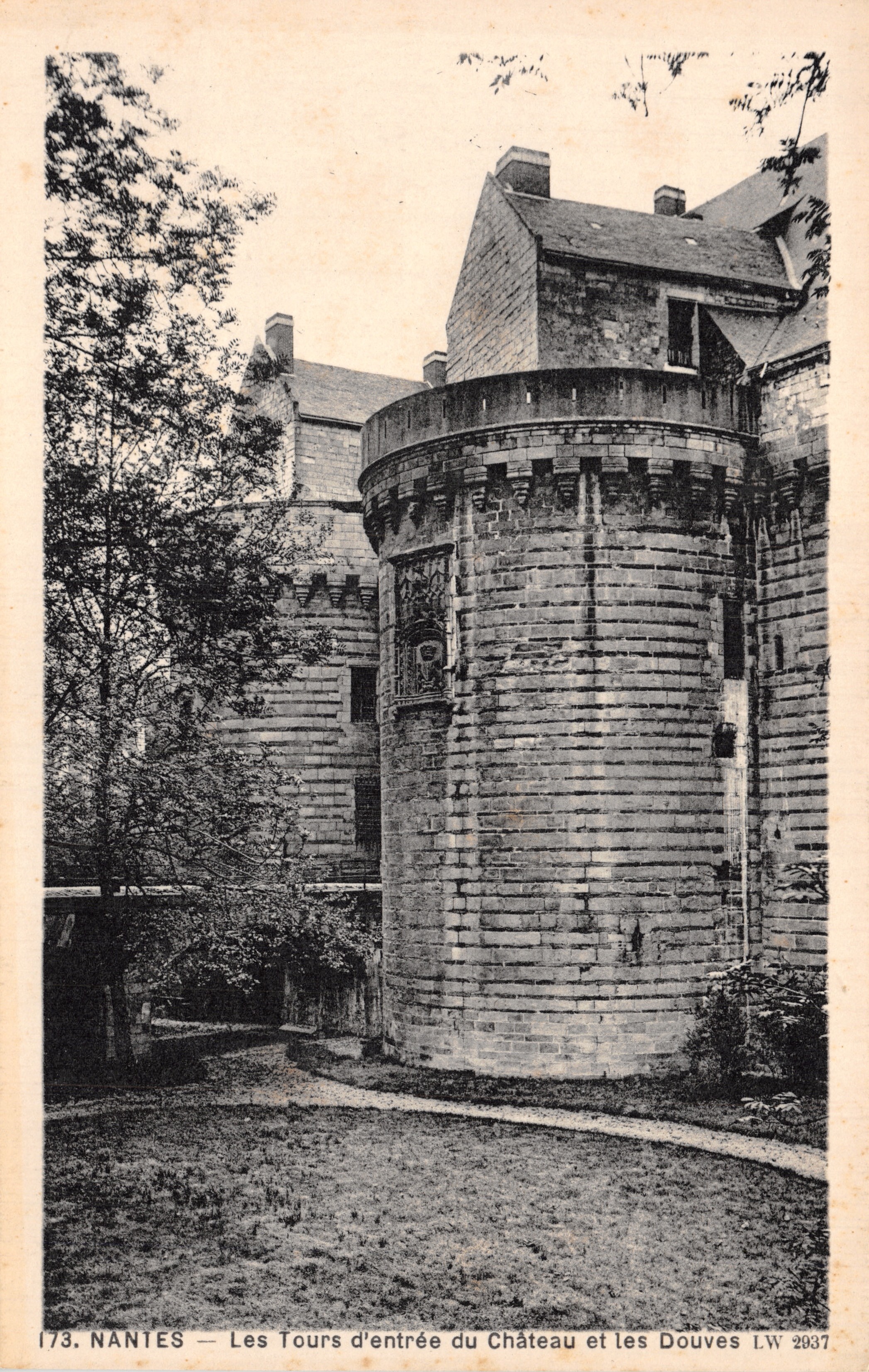 NANTES — De ingangstorens van het Kasteel en de Grachten — uitgever L.W. 2937