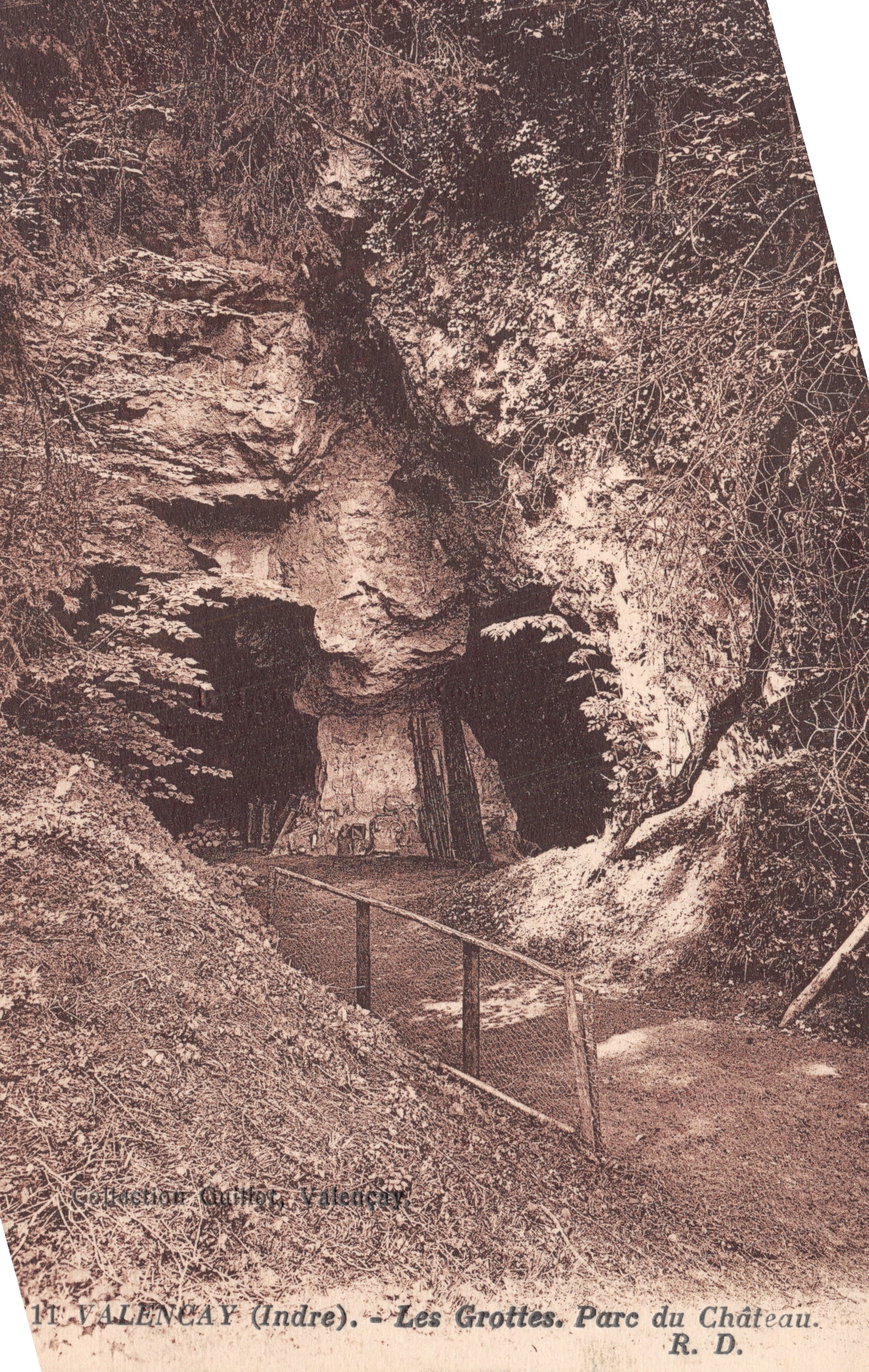 It Valençay (Indre) — Les Grottes. Parc du Château — R. D