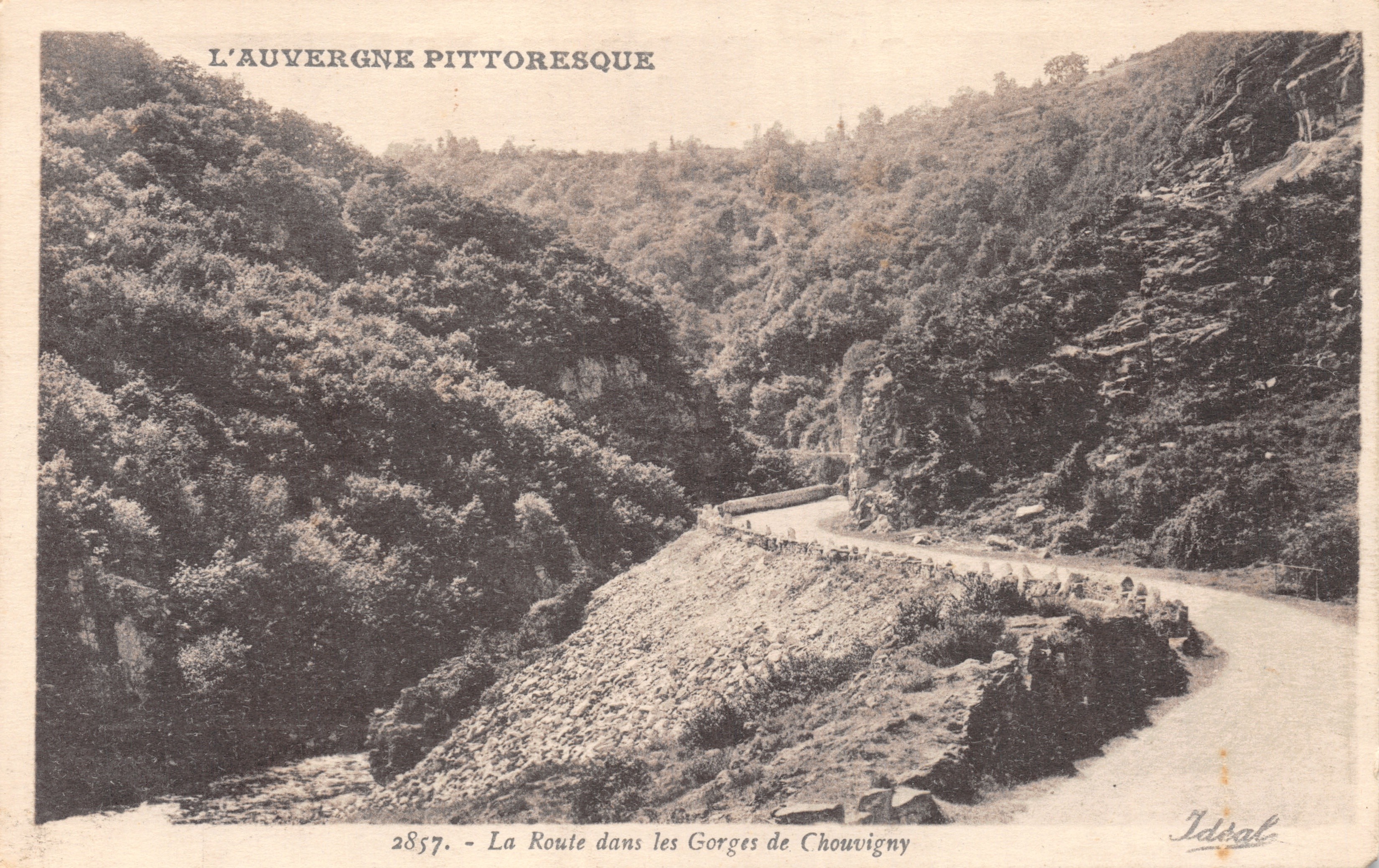 Gorges de Chouvigny — Slinkse weg tussen bosrijke kliffen — Uitgever IMPRIMÉ : Idéal