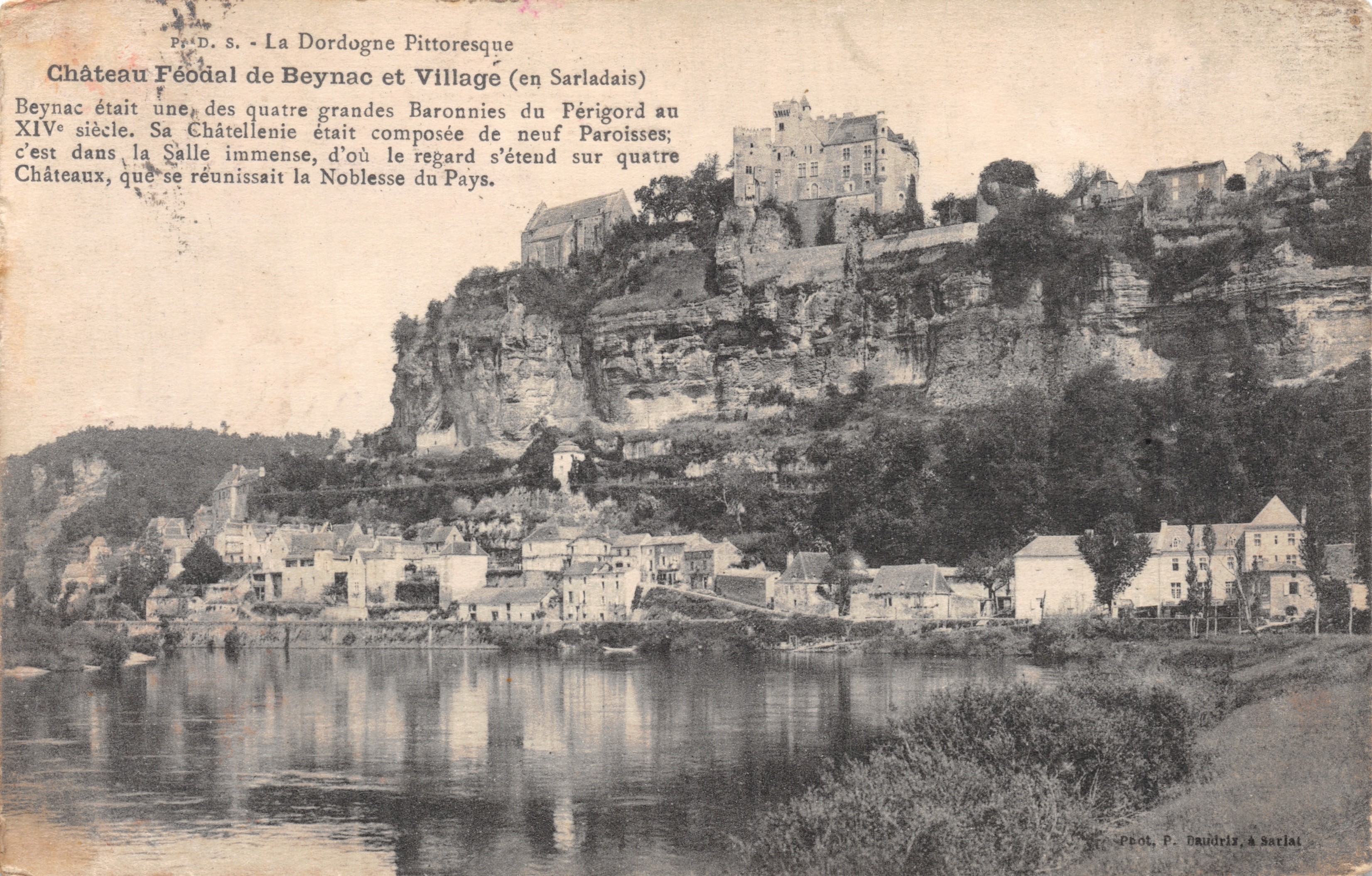 Château Féodal de Beynac et Village (en Sarlatais) — P. D. S. - La Dordogne Pittoresque, éditeur PEOT, P. Druidel, à Sarlat