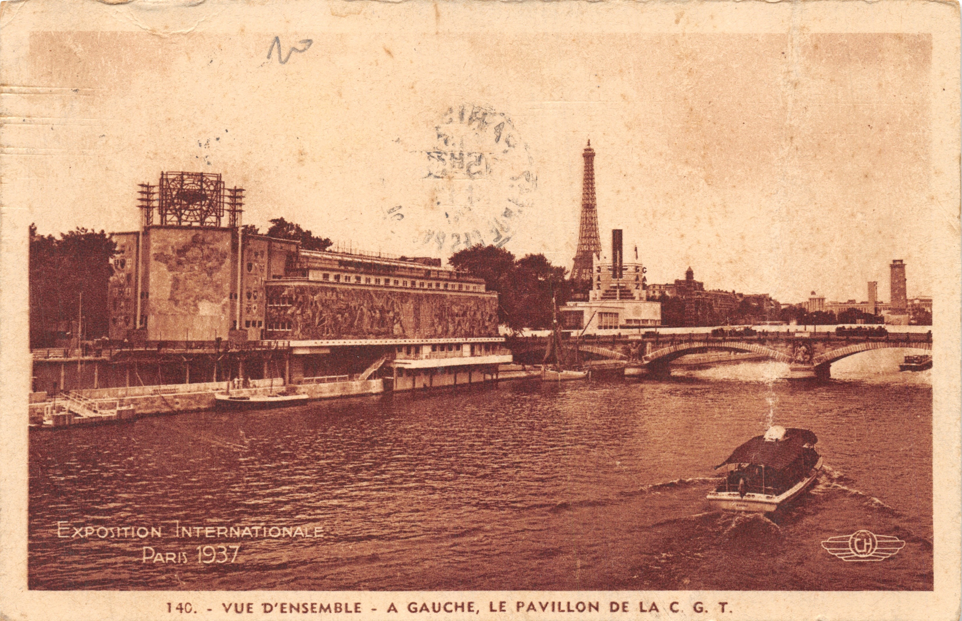 Exposition Internationale Paris 1937 — Vue d'ensemble — À gauche, le Pavillon de la C.G.T. — Éditeur CH
