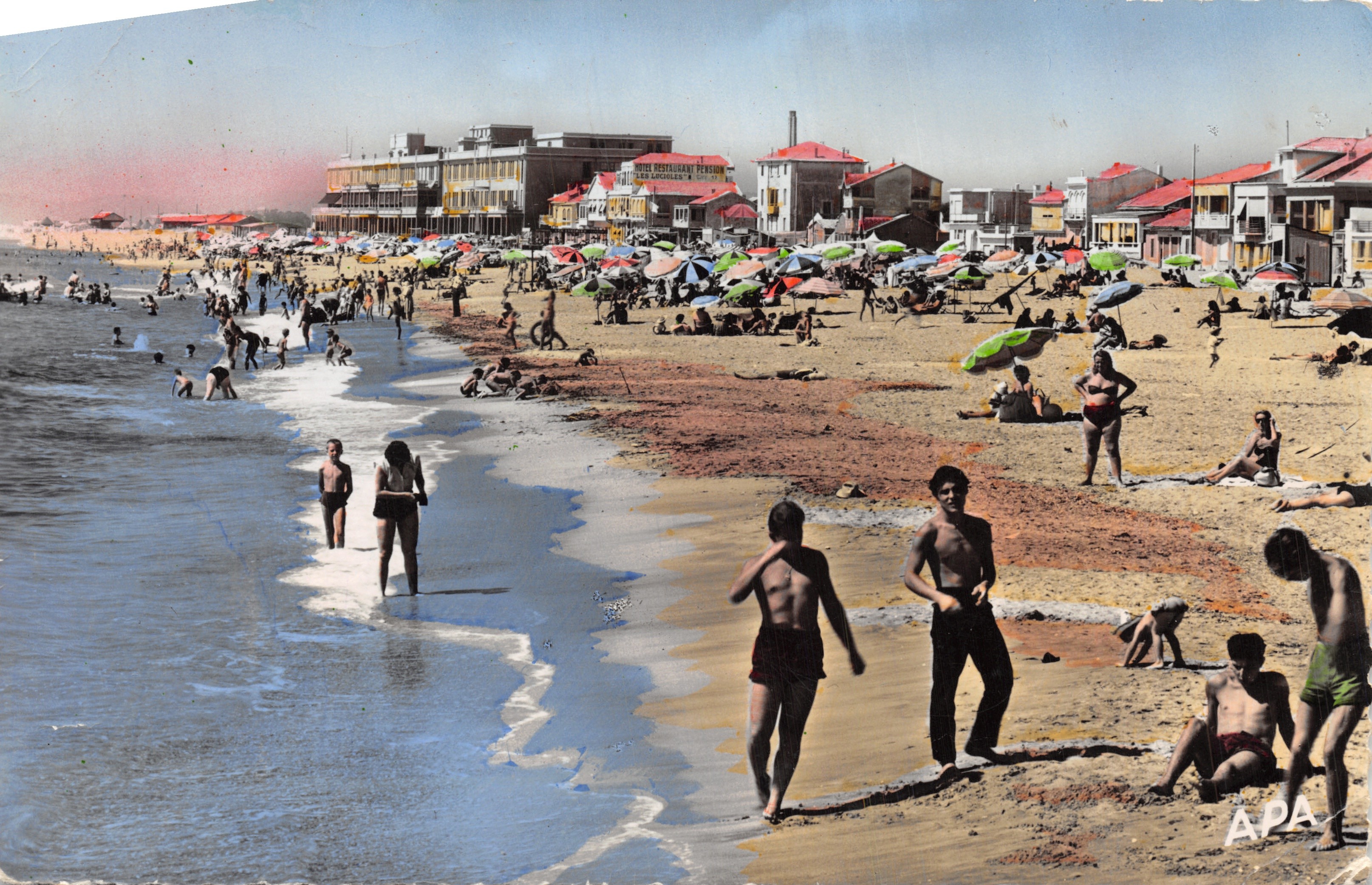 Palavas-les-Flots — plage et châtelets à droite — éditeur APA