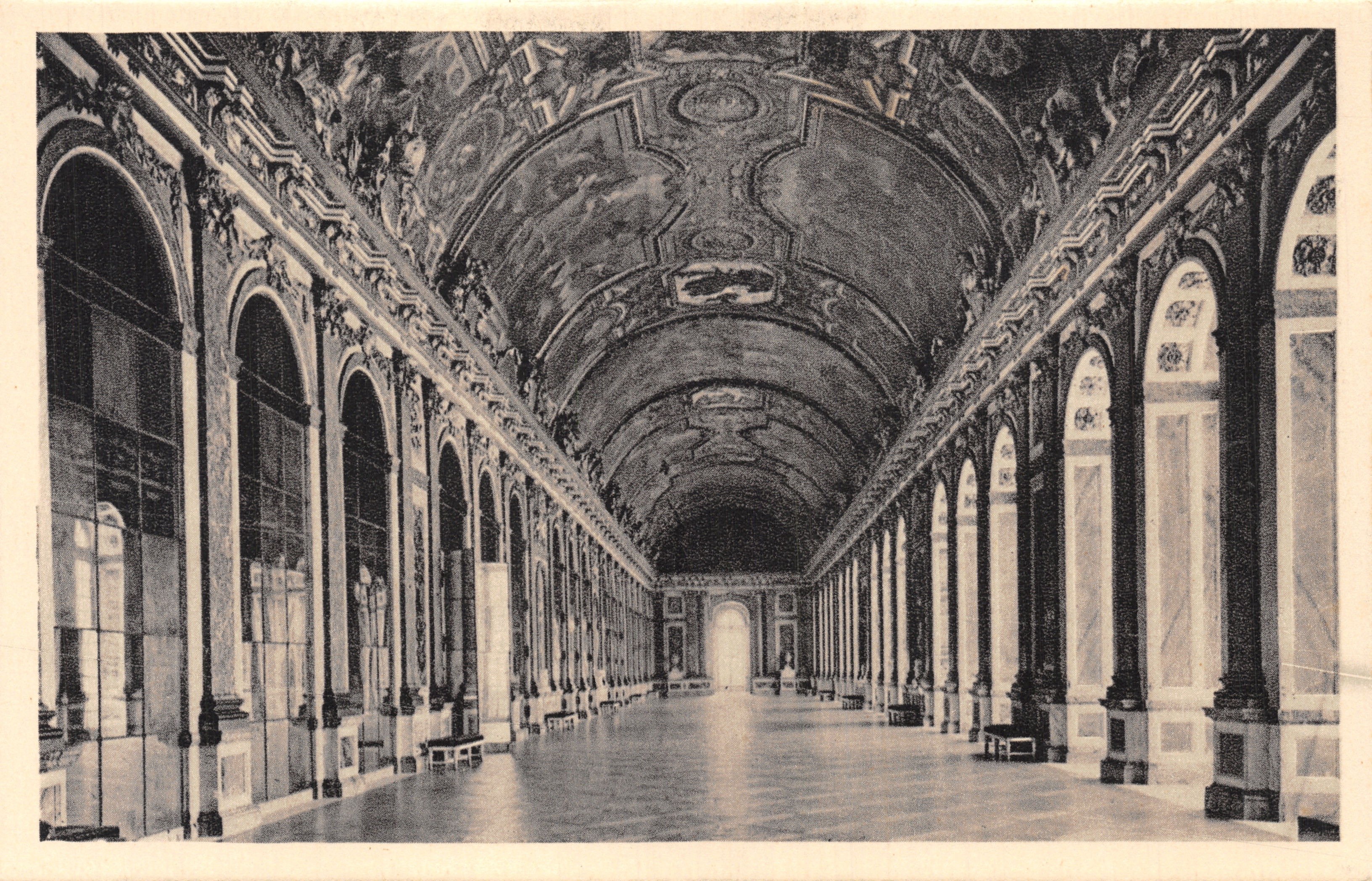 Château de Versailles — Galerie des Glaces — Service Commercial Historiques Palais, Avenue Alexandre-III, Paris