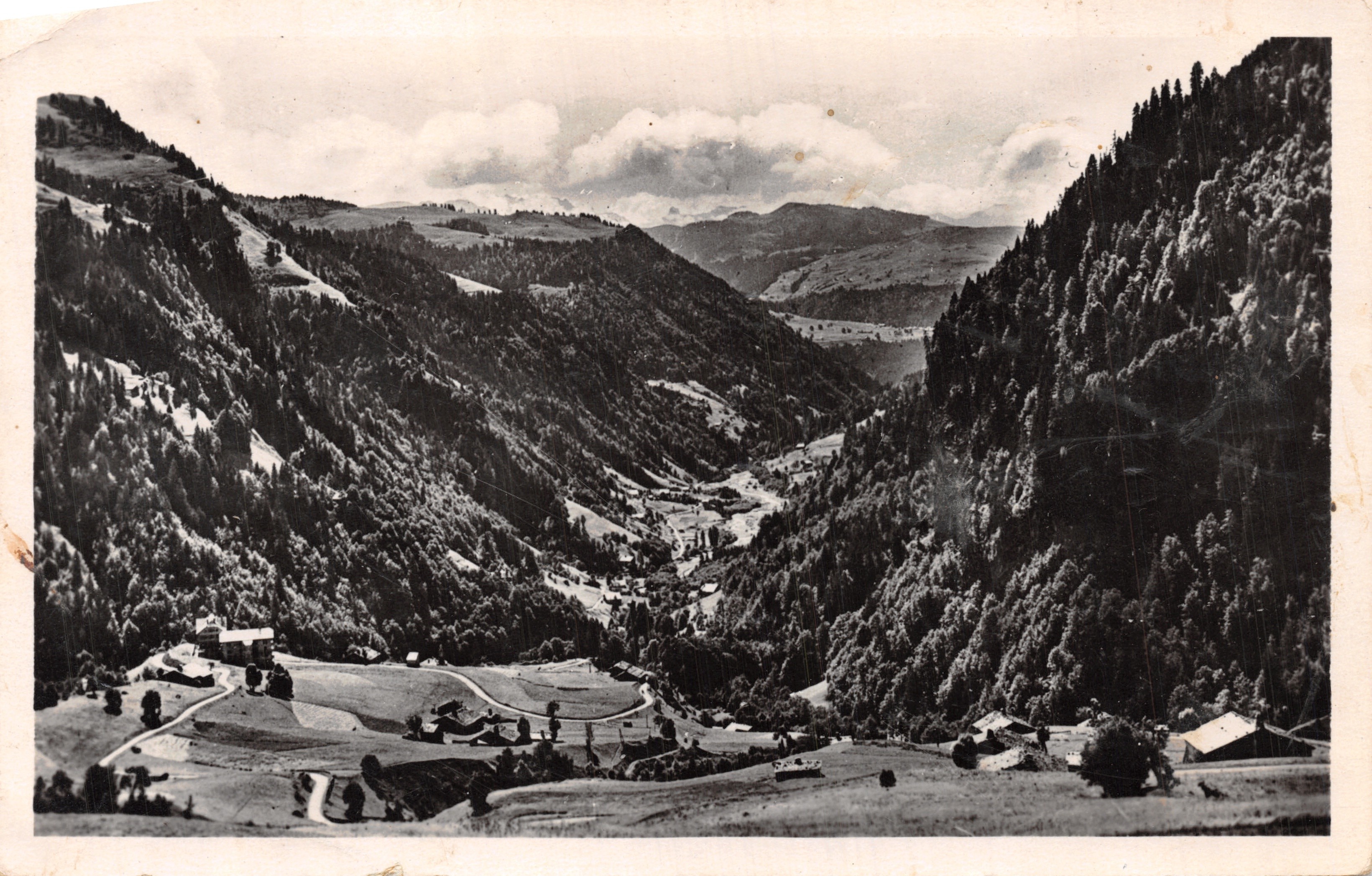 Route du Col des Aravis sur La Giettaz et la Vallée de l'Aronde — Édition MONTJOIE-SPORTS
