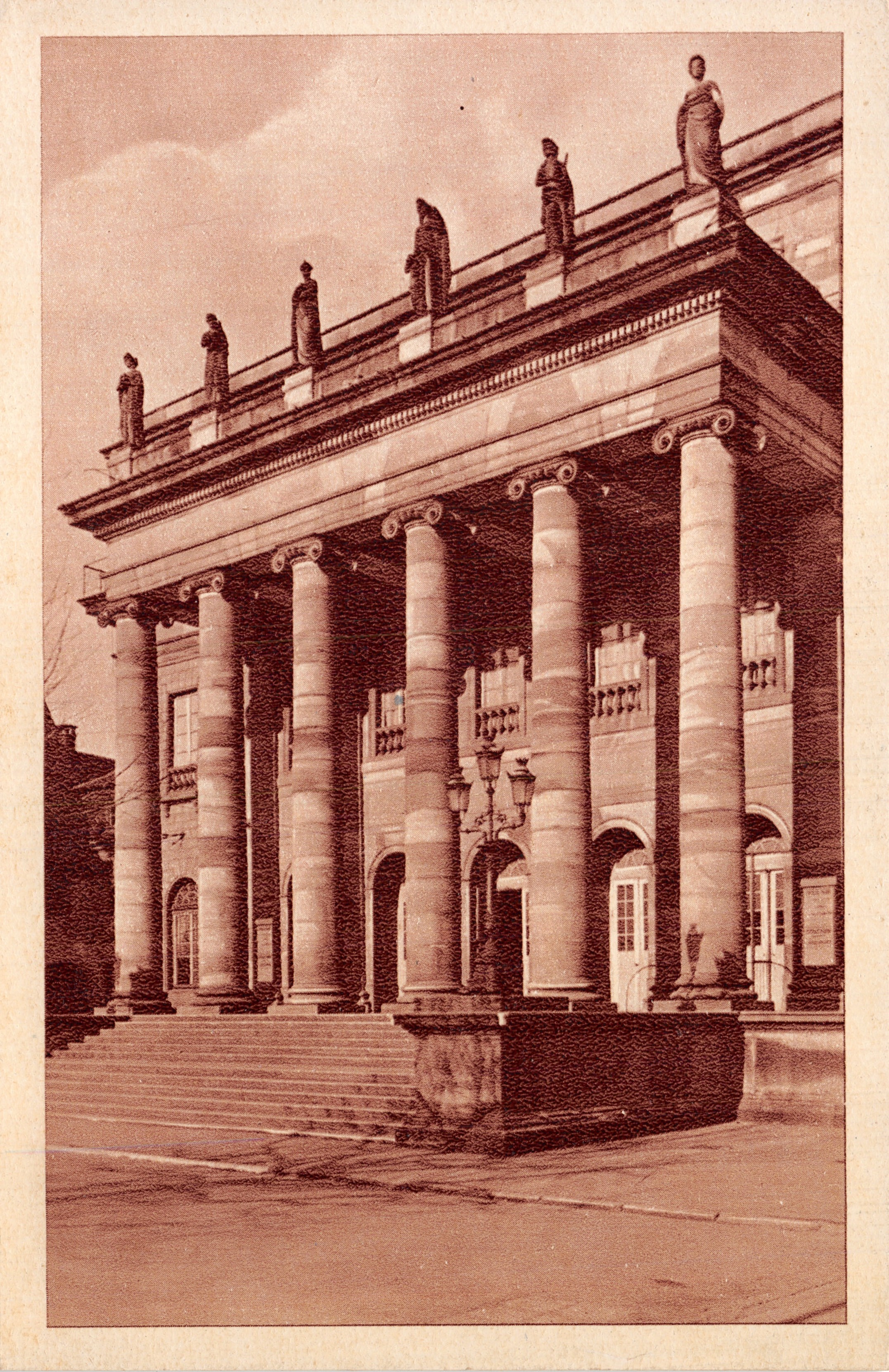 Theater van Straatsburg — neoklassieke gevel met kolommen en beelden — uitgever Verlag Jul. Manias & Cie