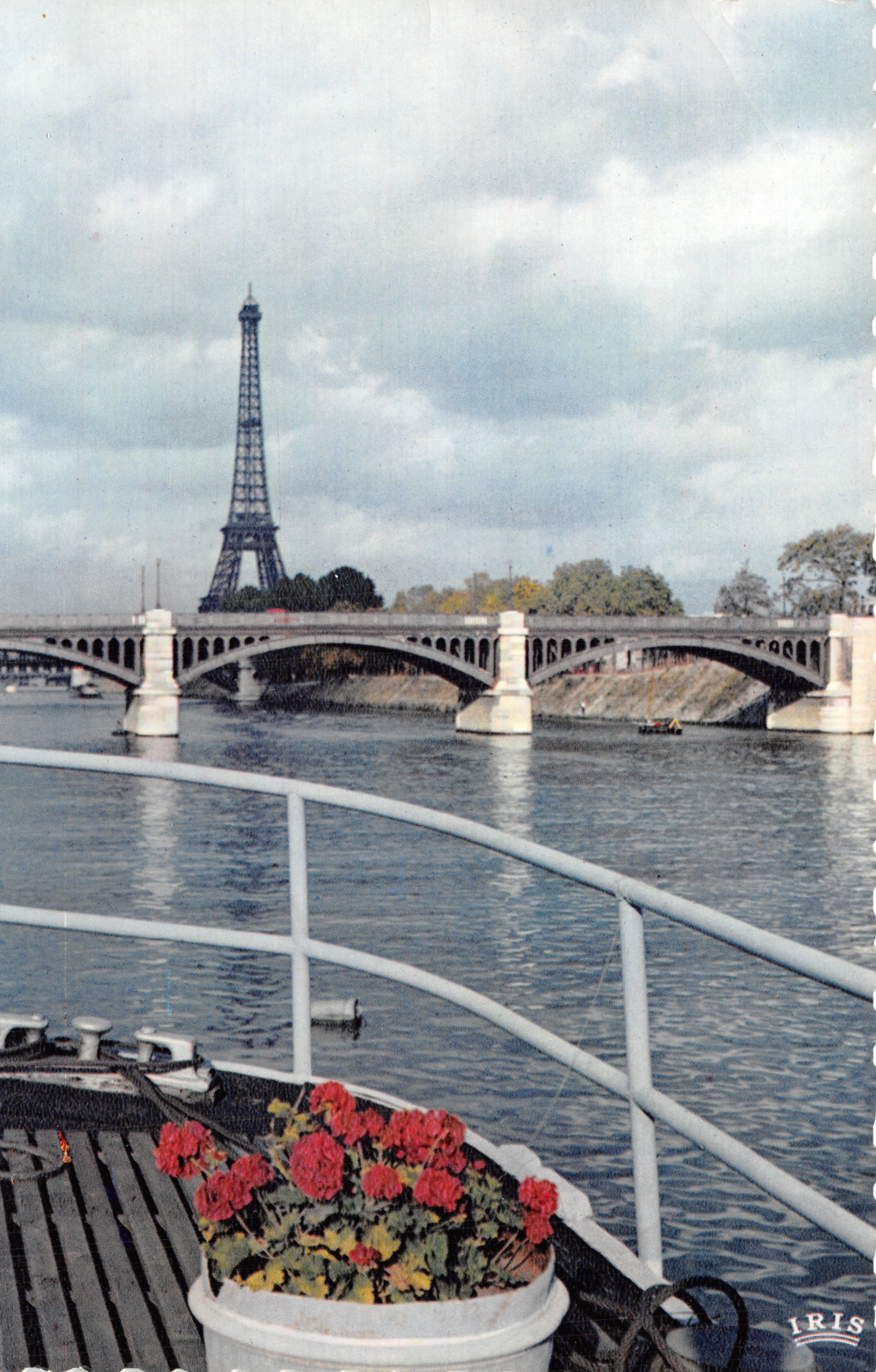 Paris - Vue de la Seine avec la Tour Eiffel — Éditeur IRIS