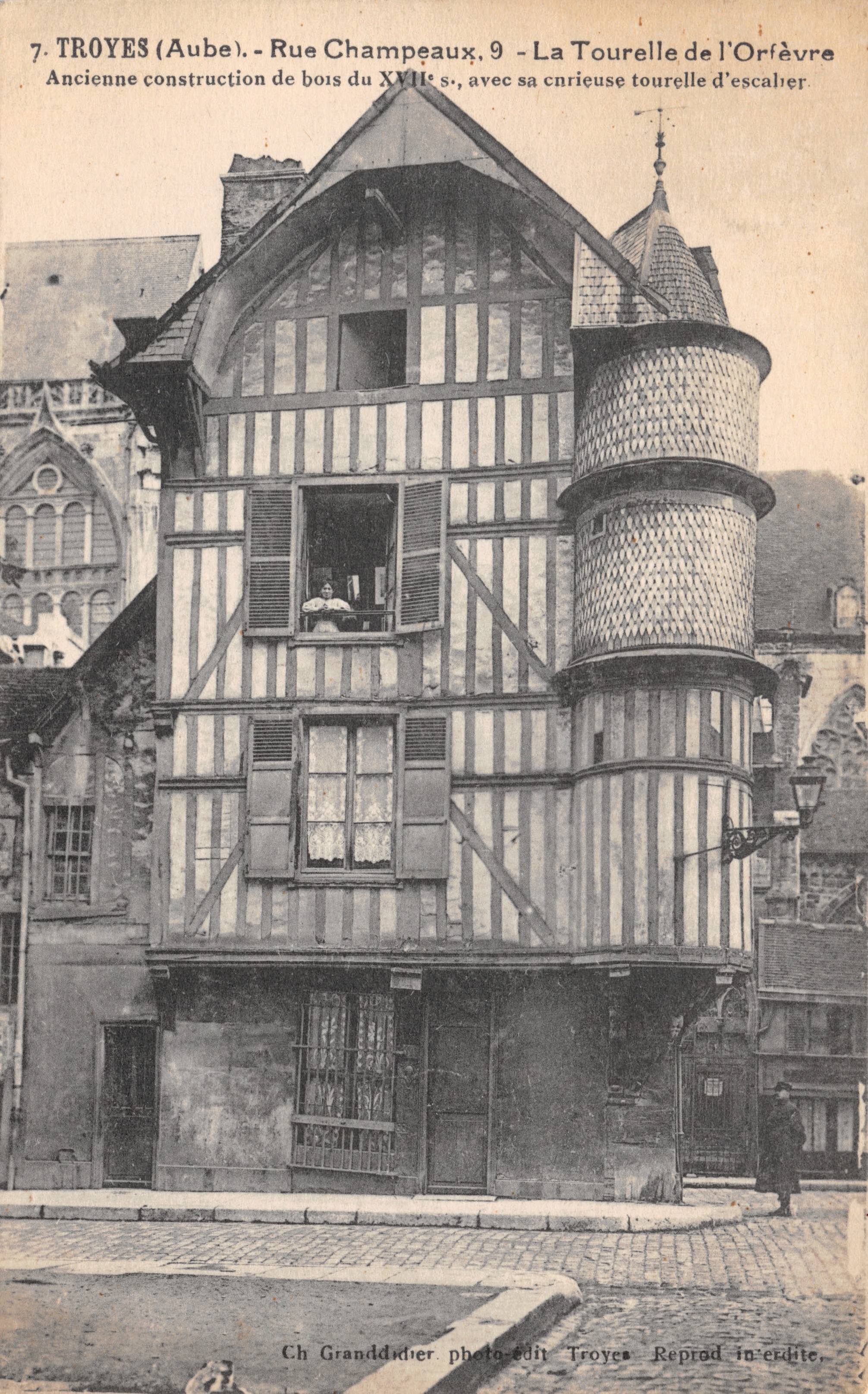 Troyes (Aube) - Rue Champeaux, 9 - De Tourelle de l'Orfèvre, oud houten gebouw uit de 17e eeuw met zijn traptoren