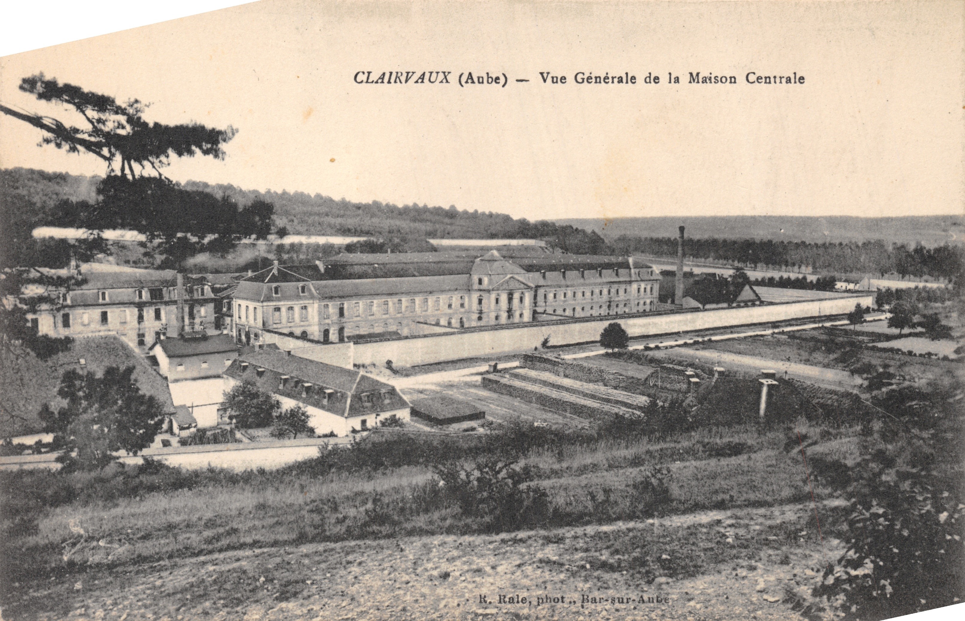 Clairvaux (Aube) — Vue Générale de la Maison Centrale — R. Rule, phot. Bar-sur-Aube Prison
