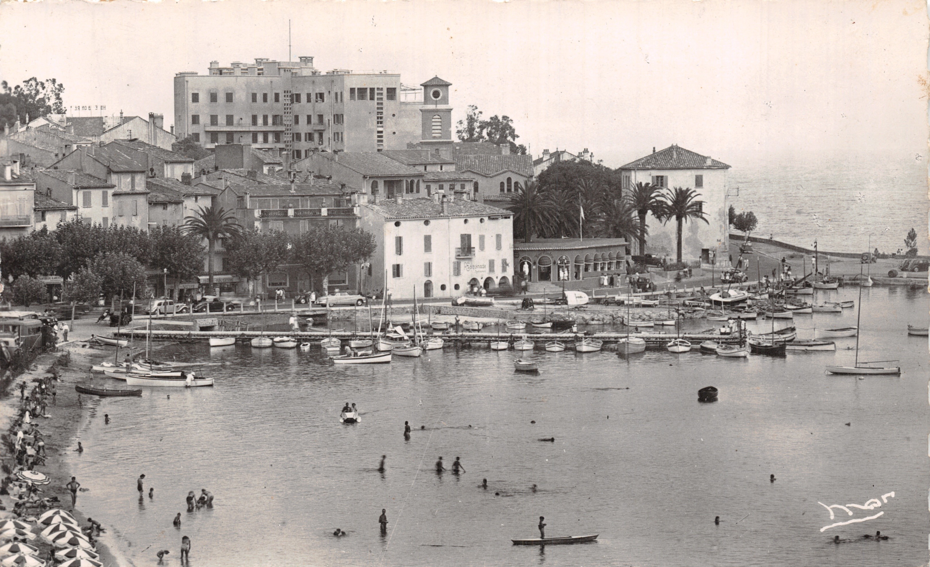 Sainte-Maxime-sur-Mer — La Plage et le Port — Éditions Manuél, Nice