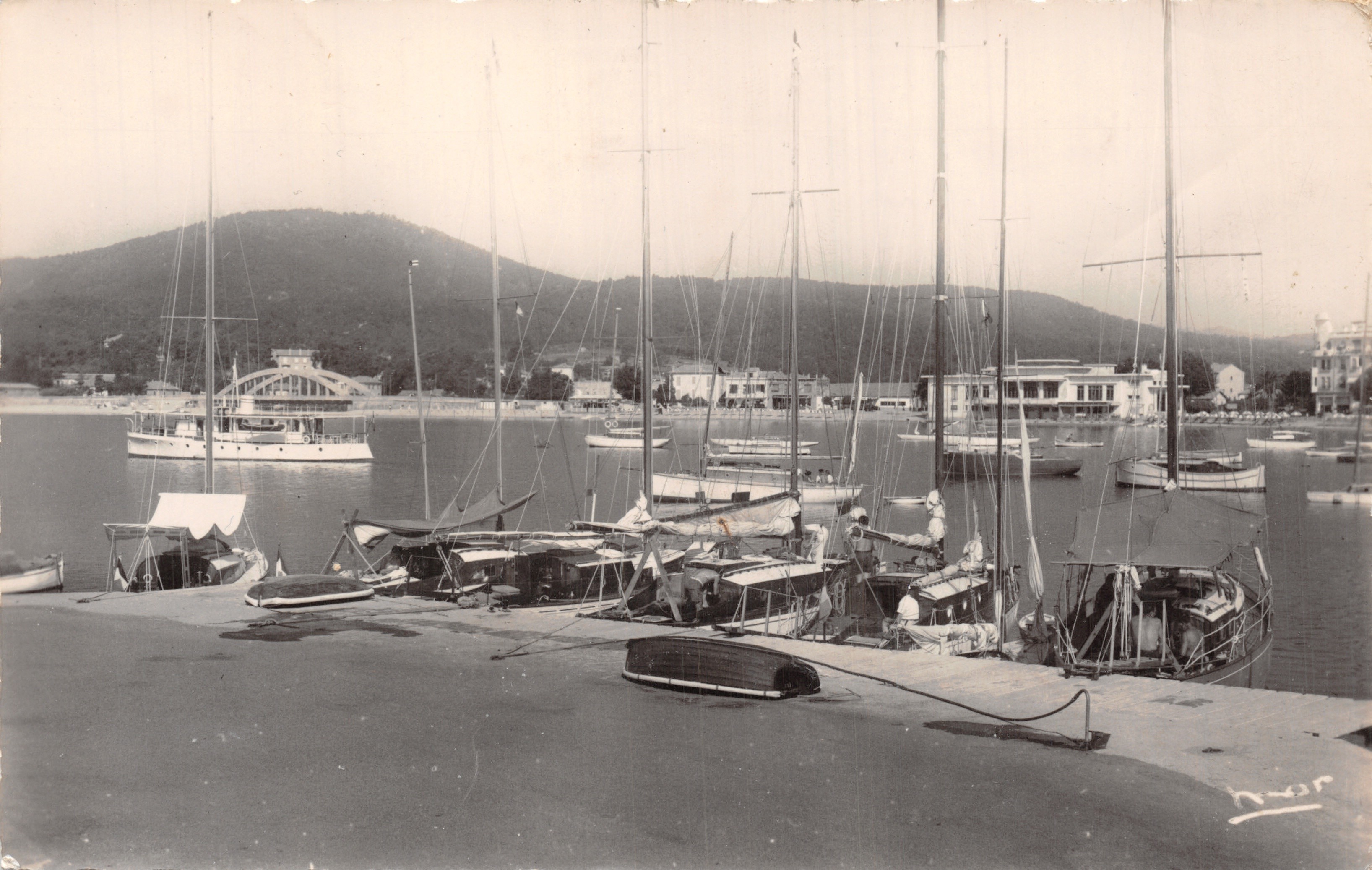 Ste-Maxime-sur-Mer — Le Port — Éditeur : Les Éditions MAR - Imprimerie de Nice