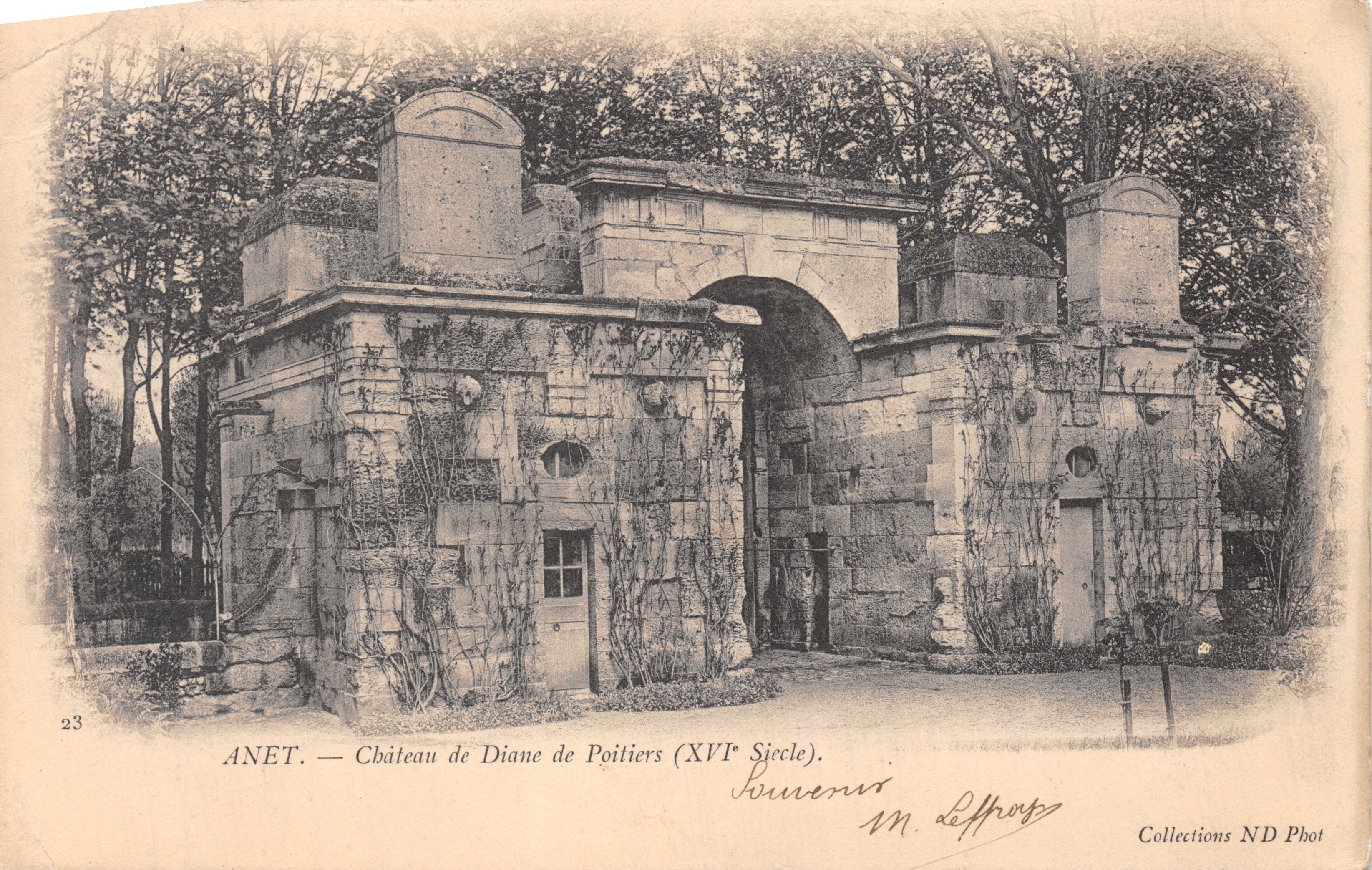 Anet — Castello di Diane de Poitiers (Seicento) — Collections ND Phot