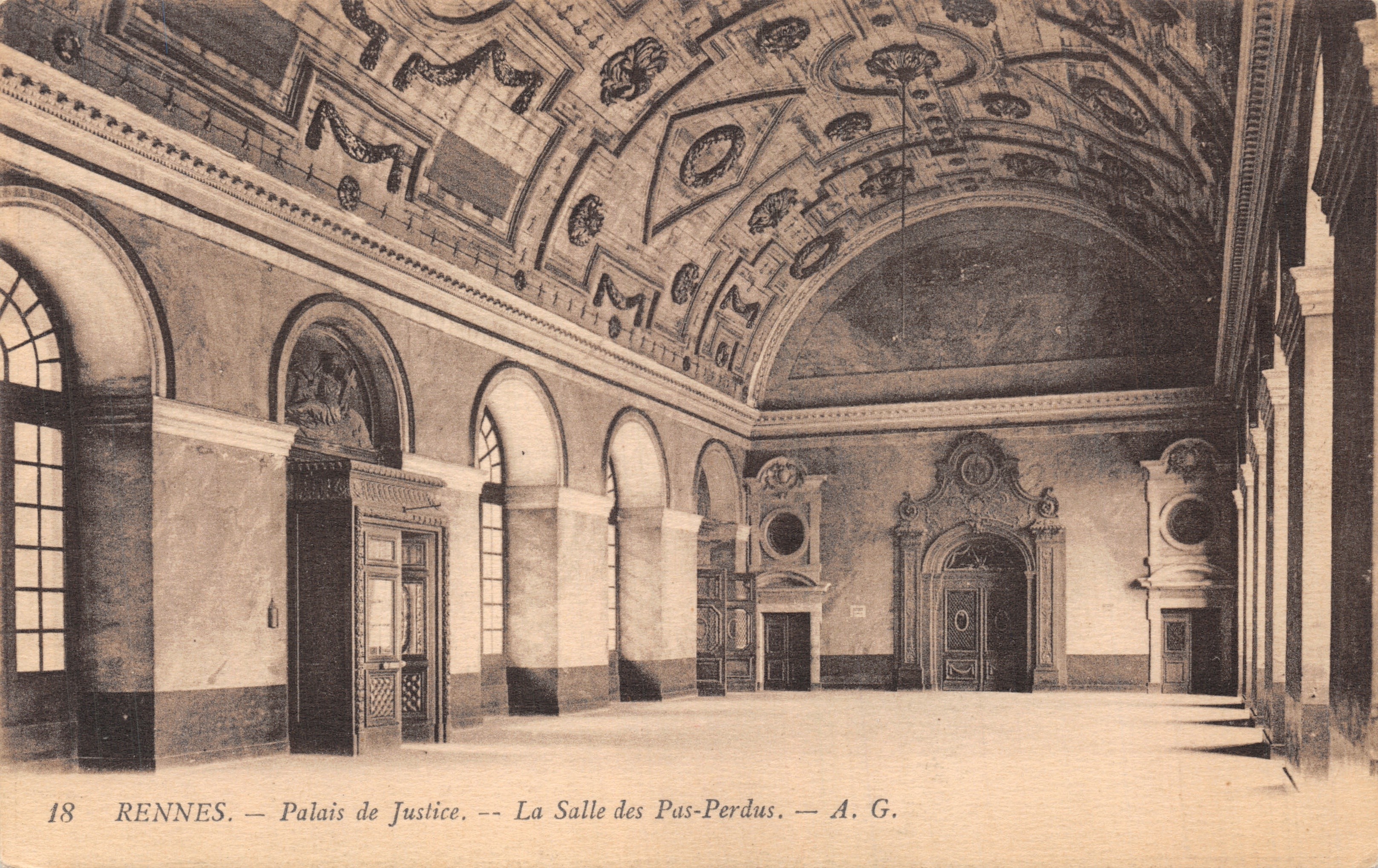 Rennes — Paleis van Justitie — De Salle des Pas-Perdus — A. G