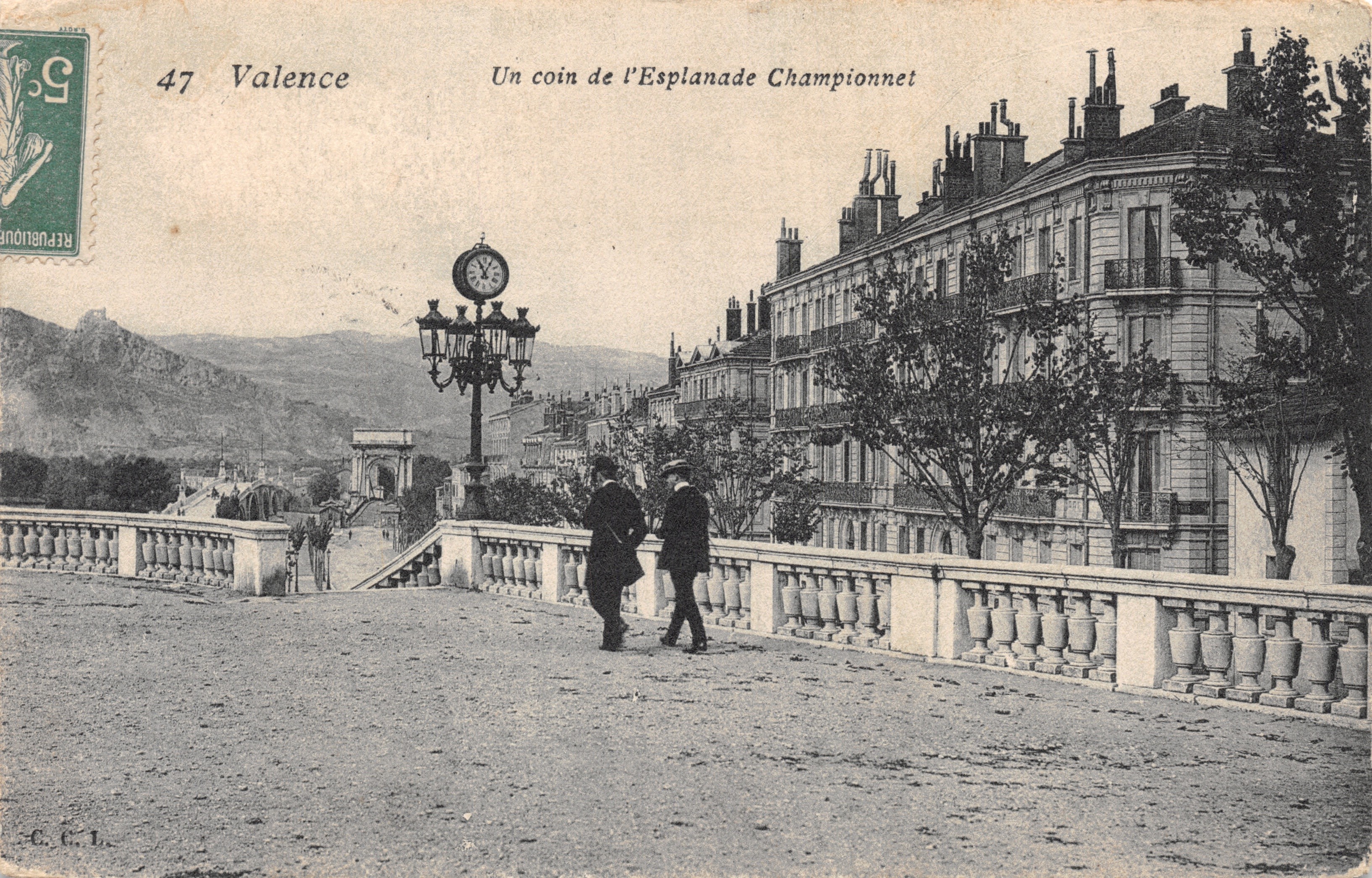 Valence — Un coin de l'Esplanade Championnet — éditeur C.C.L. n°47
