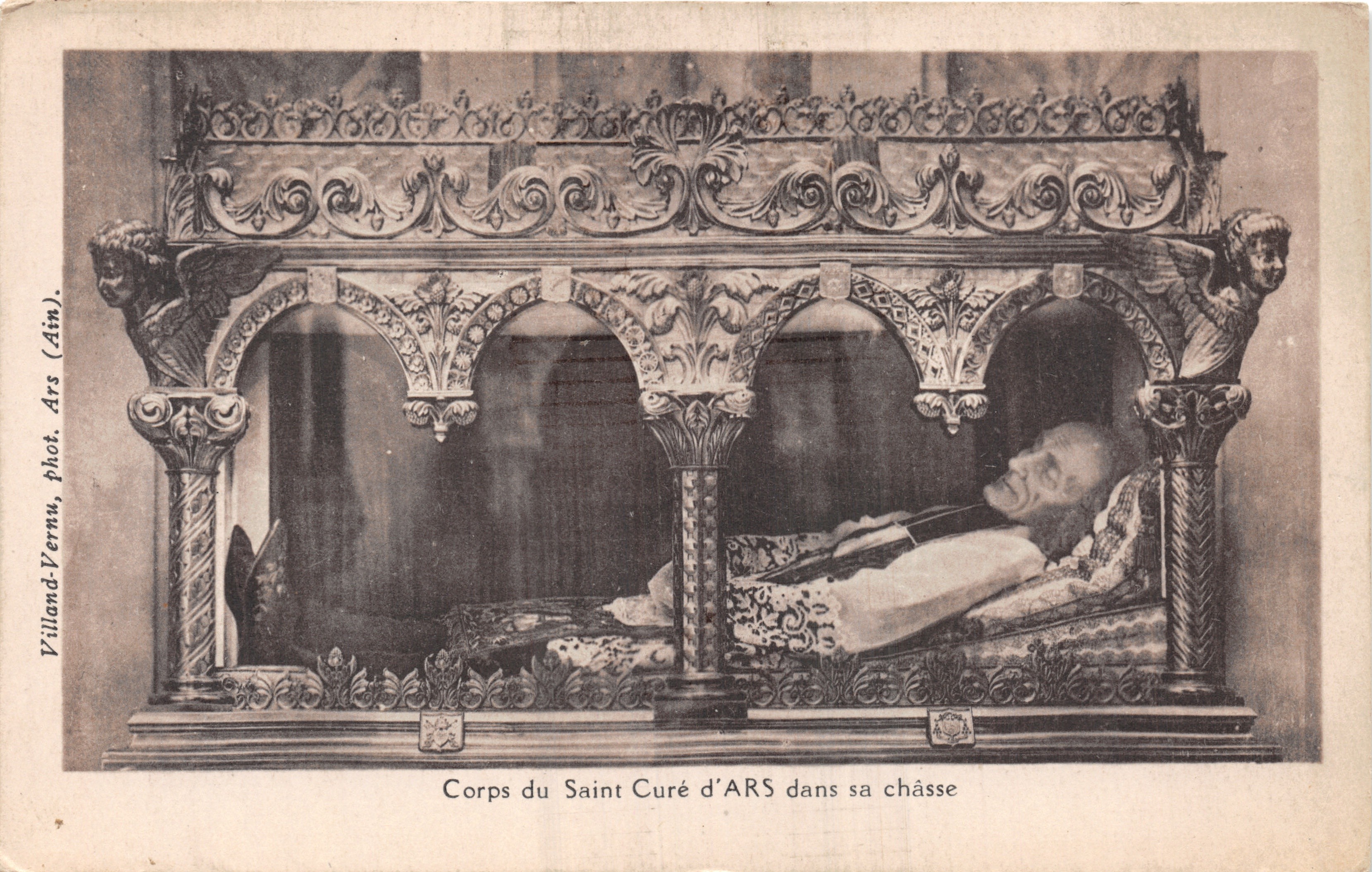 Corpo del Santo Curé d'ARS nella sua reliquiera — editore Villand-Vernu, foto di Villand-Vernu (Ain)