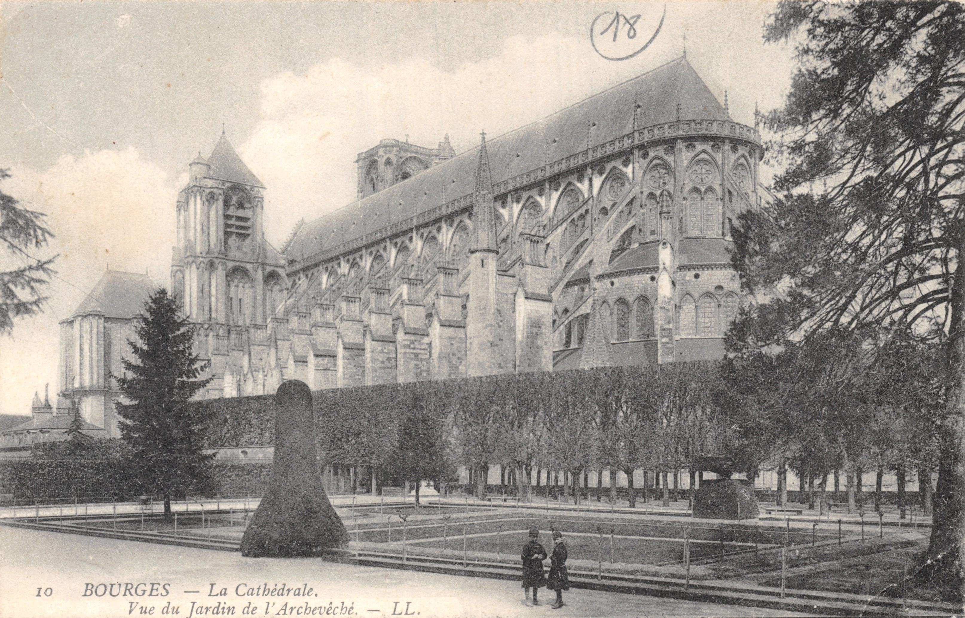 Bourges — La Cathédrale — Vue du Jardin de l'Archevêché — LL. n°10