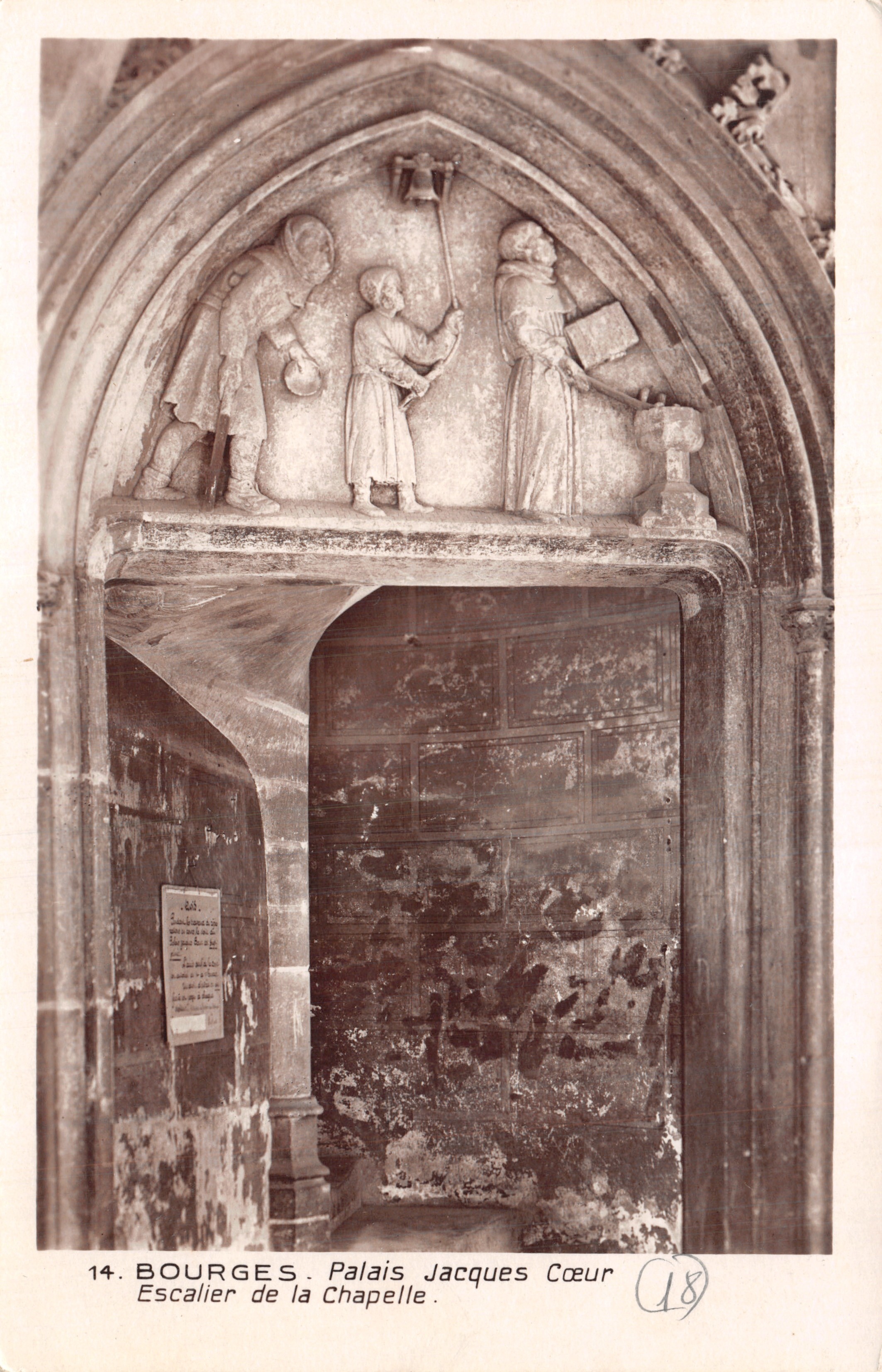 Bourges. Palais Jacques Cœur — Escalier de la Chapelle — Édition des Monuments Historiques