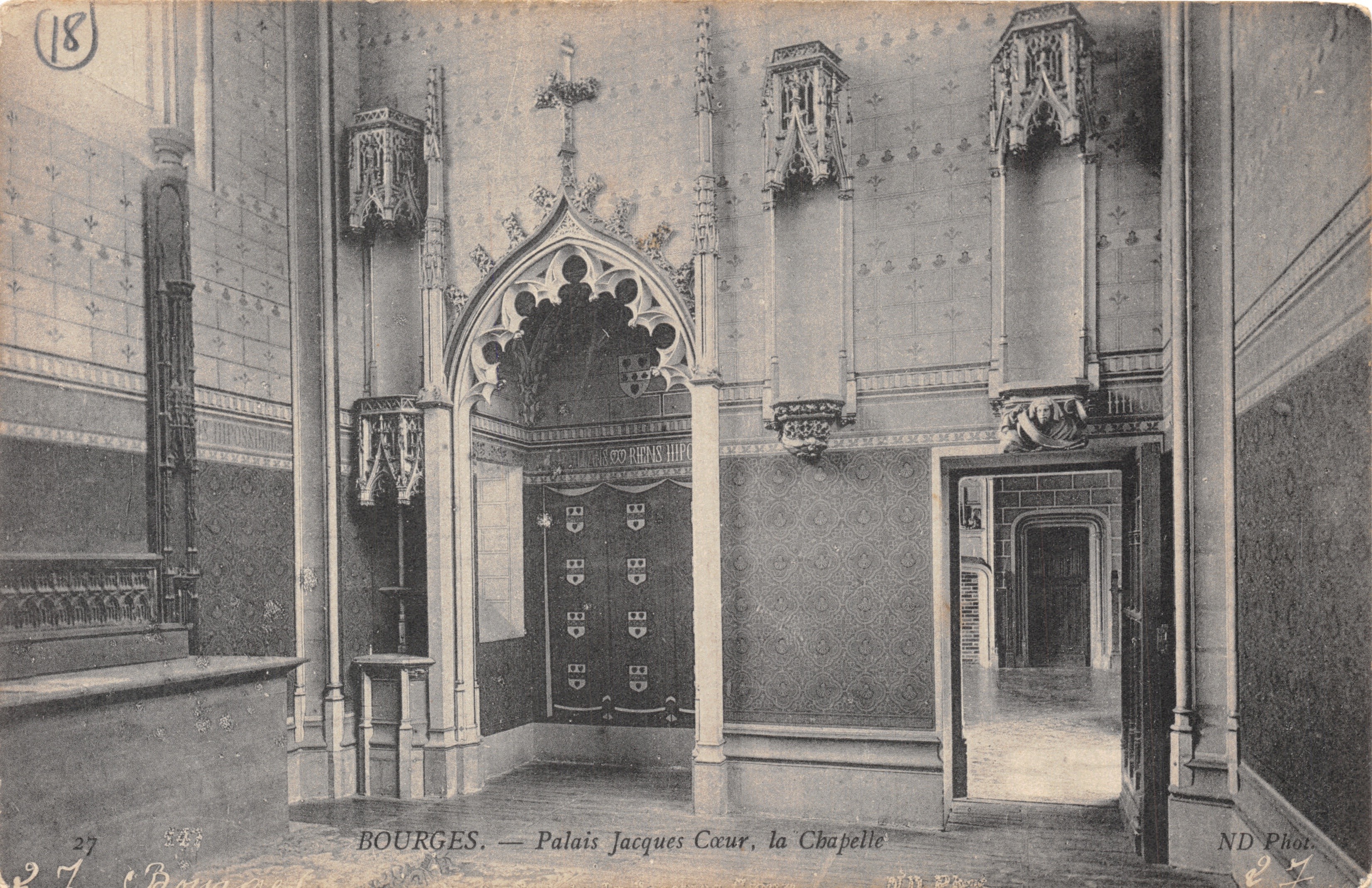 Bourges — Palais Jacques Cœur, de Kerk — ND Phot