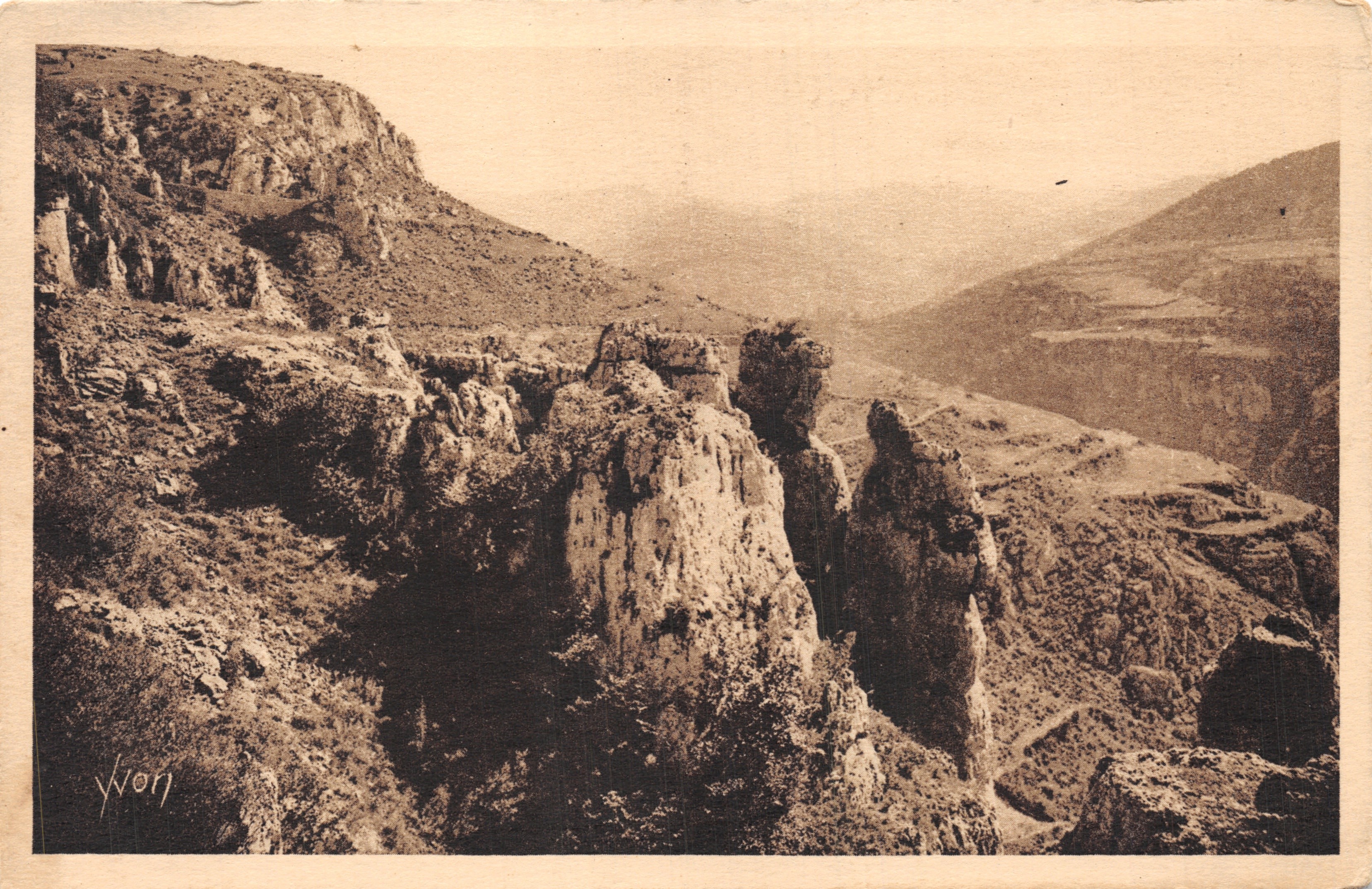 Gorges du Tarn — El cañón de la Jonte y el macizo del Aigoual — Éditions d'Art YVON
