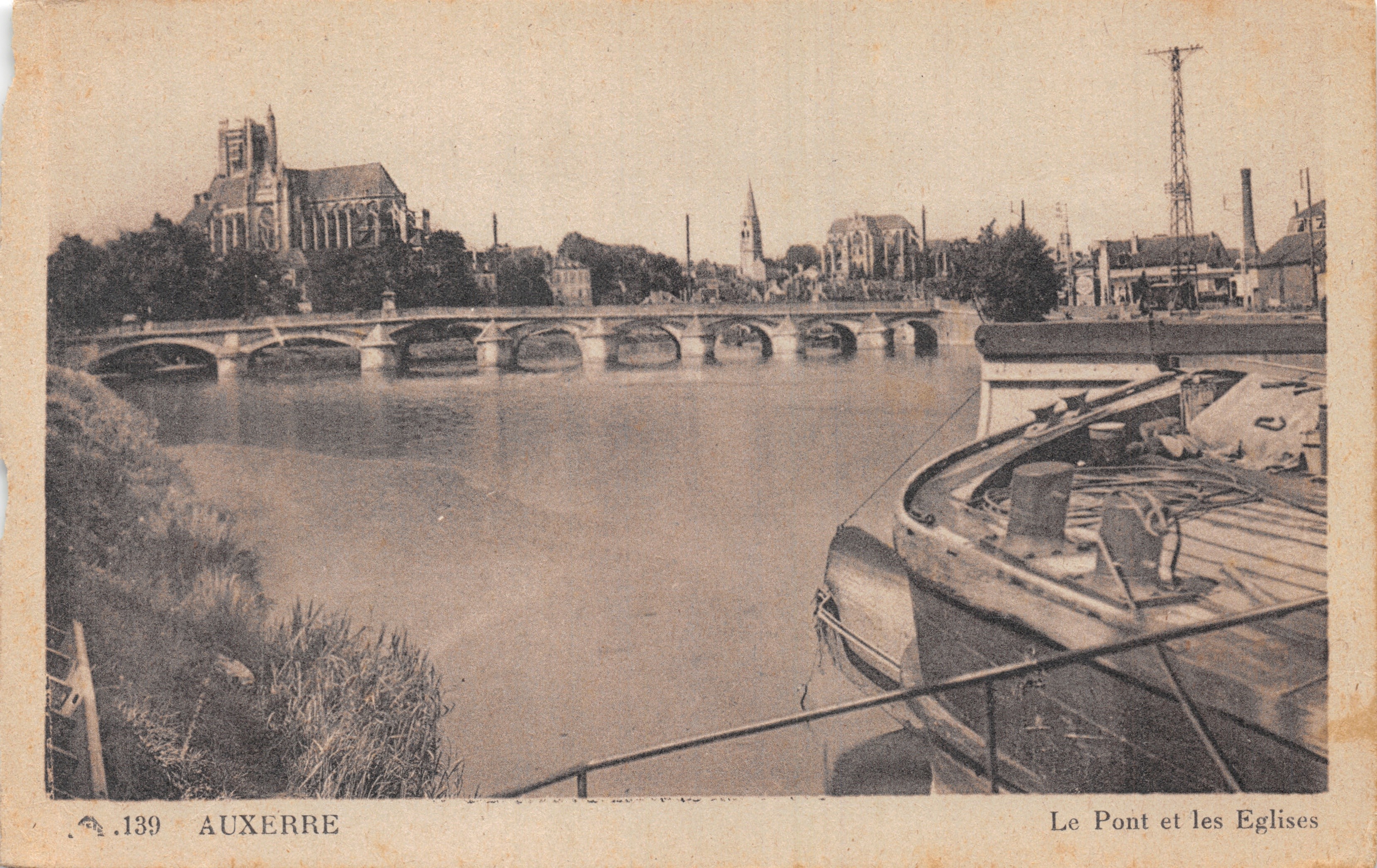 Auxerre — De brug en de kerkjes — Drukkerij der Fotografische Kunsten, Parijs, n°139