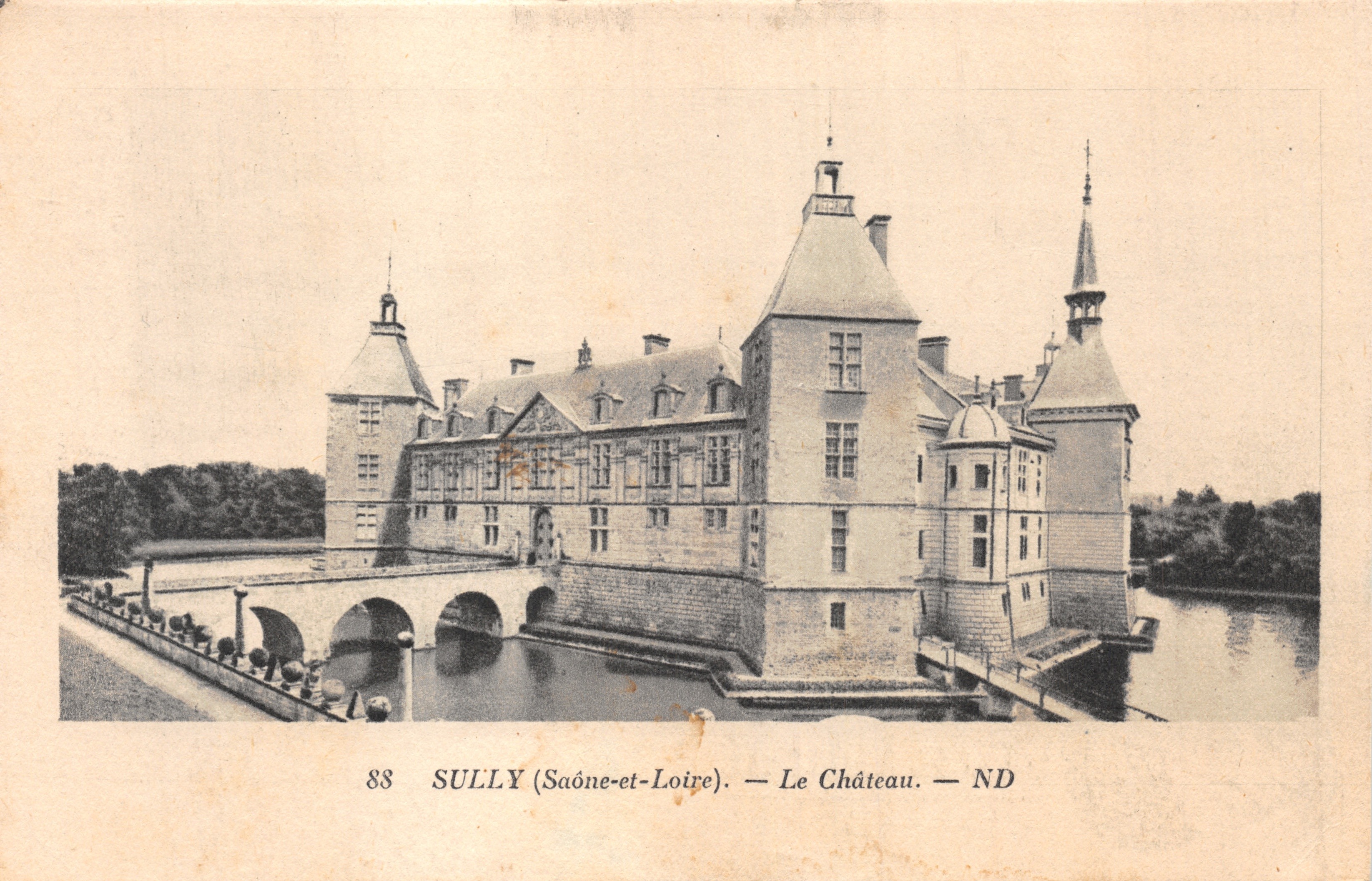 Sully (Saône-et-Loire) — El Castillo — ND