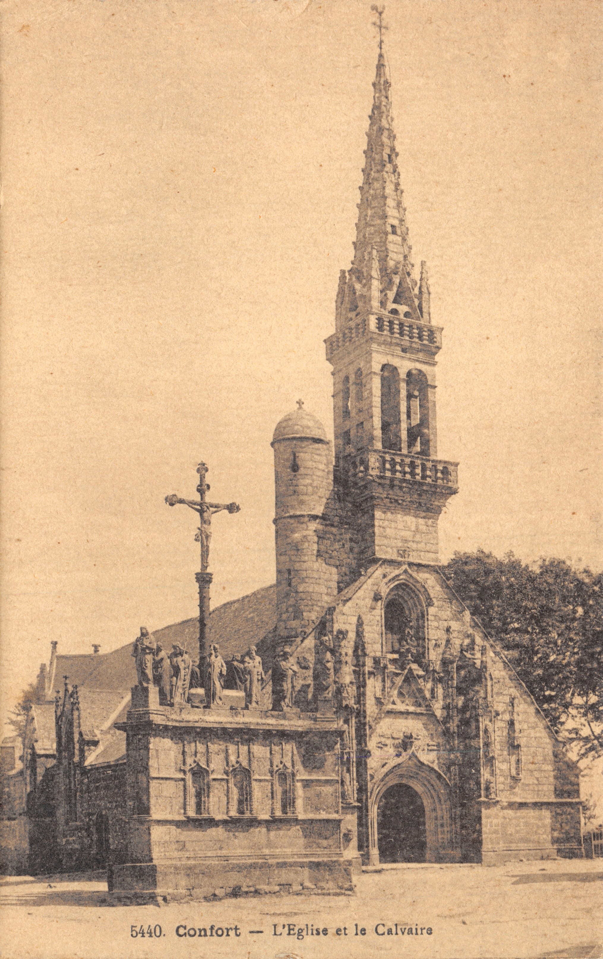 Confort — L'Église et le Calvaire — Éditeur : Collection Villard - Quimper
